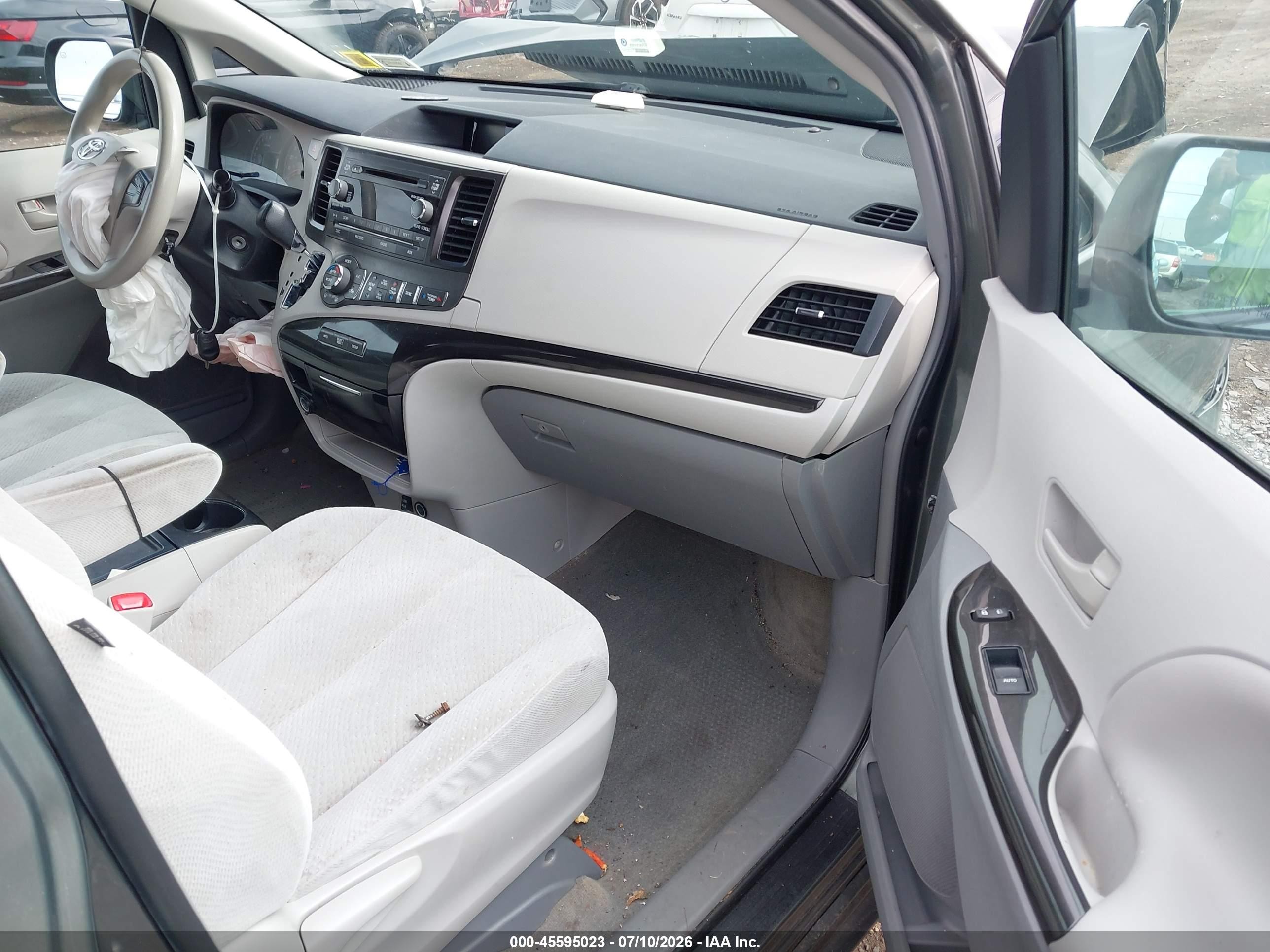 2013 Toyota Sienna Le V6 8 Passenger Gray vin: 5TDKK3DC1DS372653