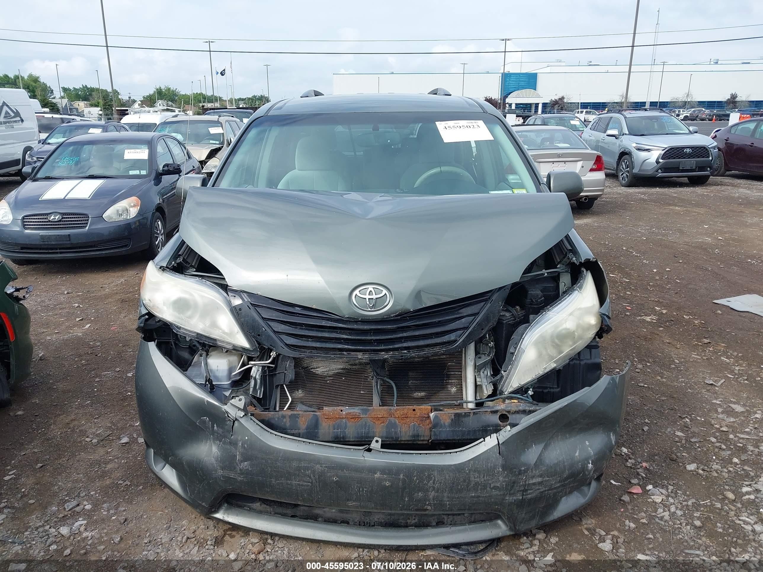 2013 Toyota Sienna Le V6 8 Passenger Gray vin: 5TDKK3DC1DS372653