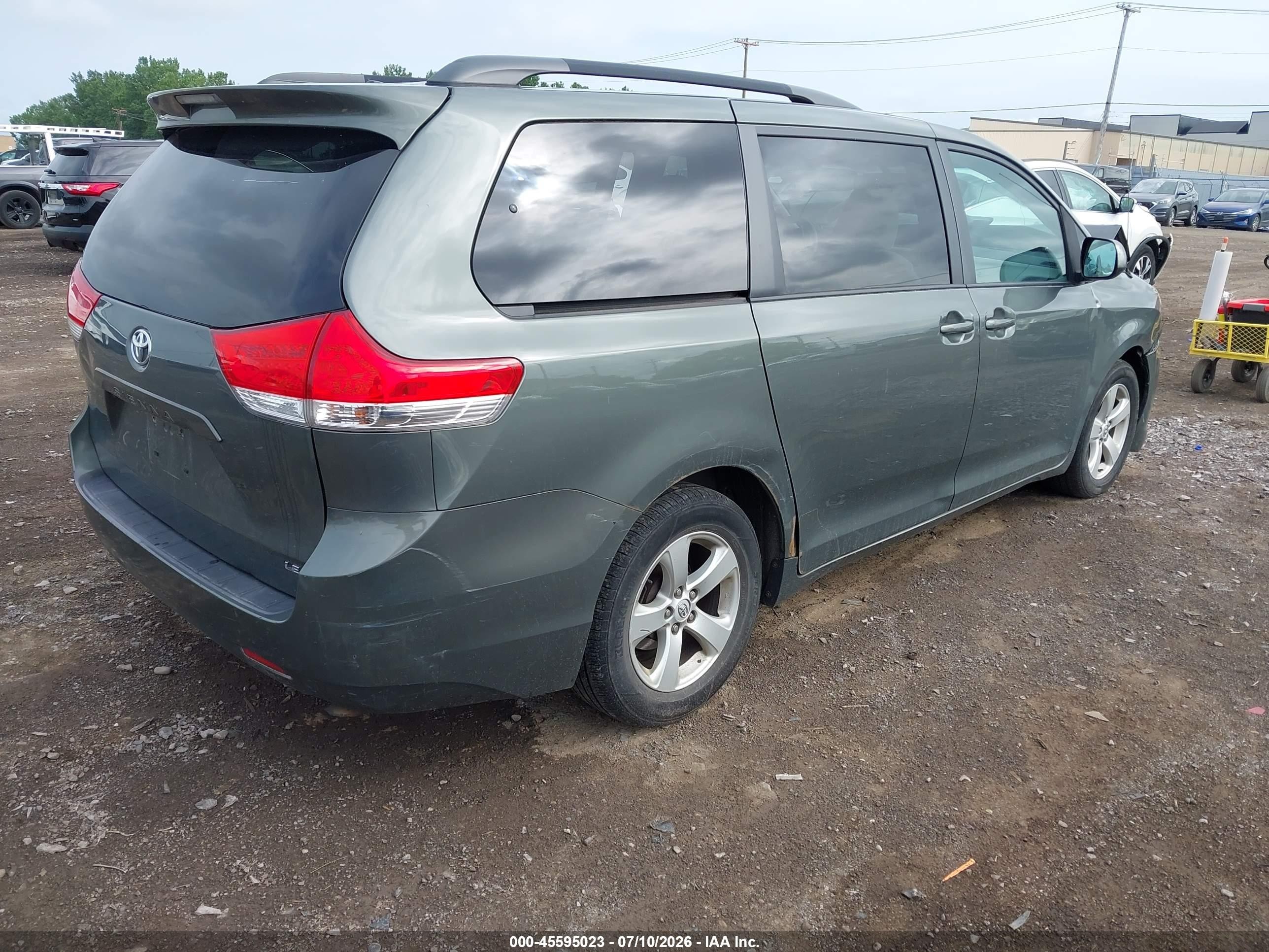 2013 Toyota Sienna Le V6 8 Passenger Gray vin: 5TDKK3DC1DS372653