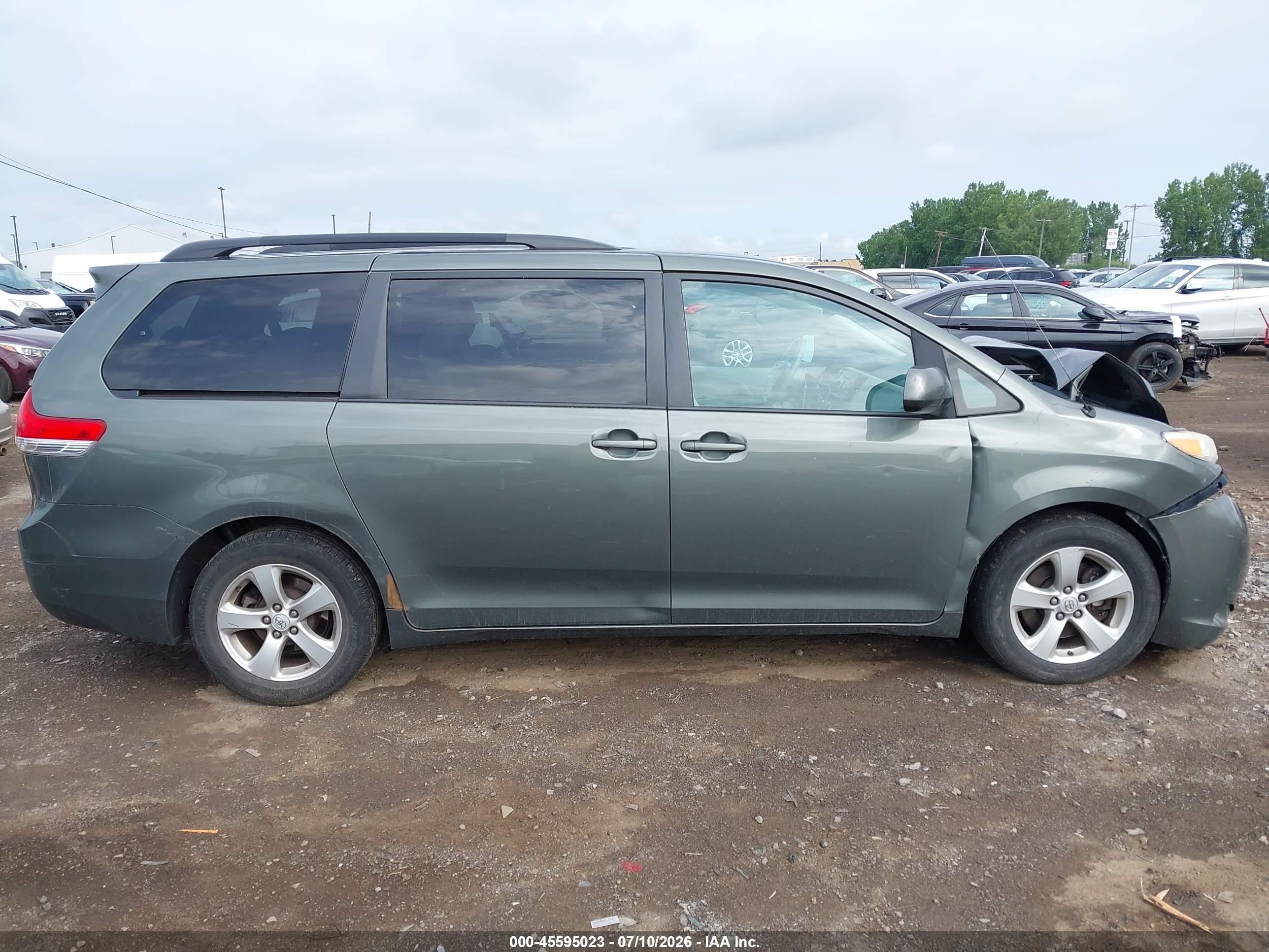 2013 Toyota Sienna Le V6 8 Passenger Gray vin: 5TDKK3DC1DS372653