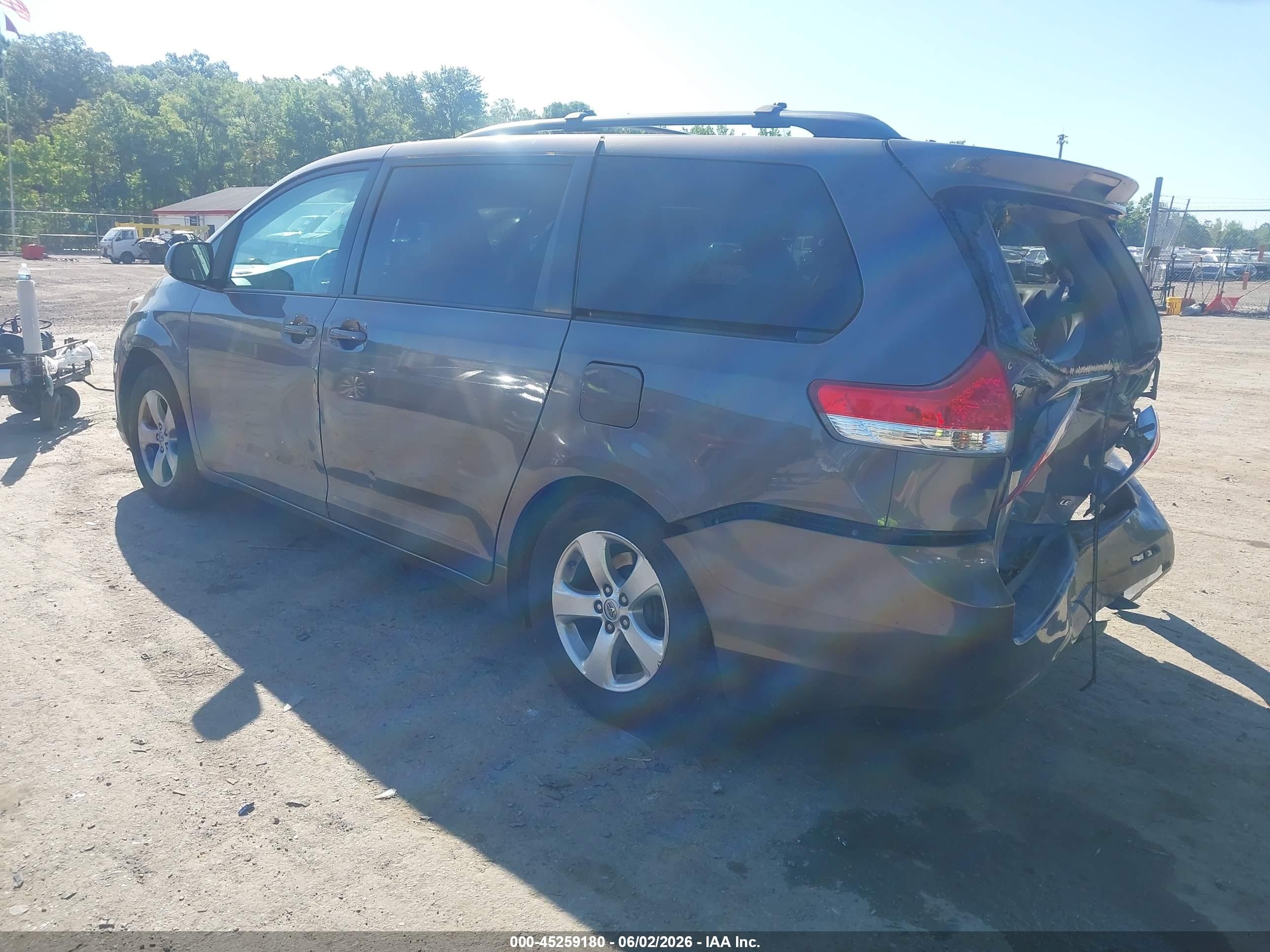 2013 Toyota Sienna Le V6 8 Passenger Gray vin: 5TDKK3DC1DS387783