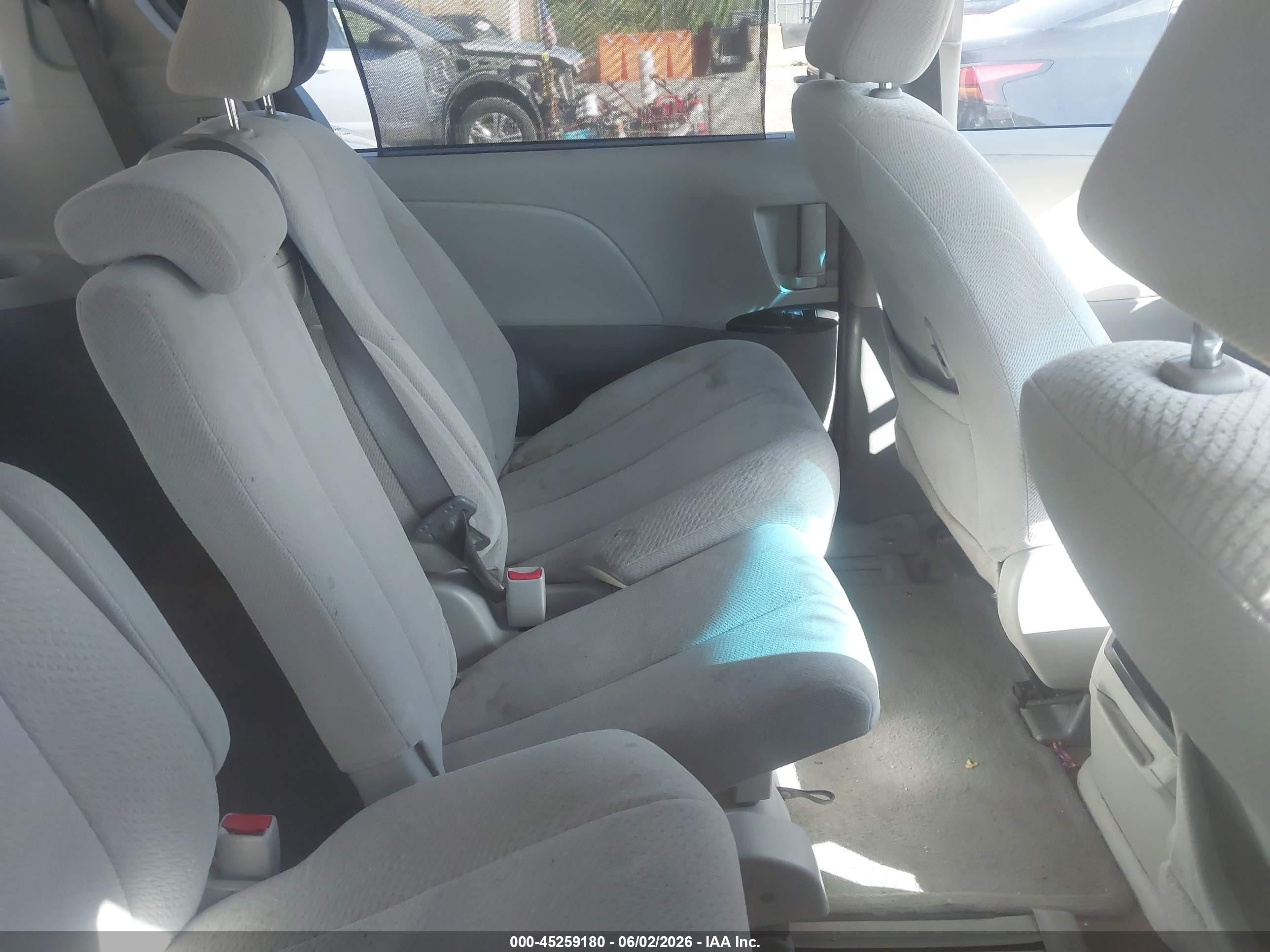2013 Toyota Sienna Le V6 8 Passenger Gray vin: 5TDKK3DC1DS387783
