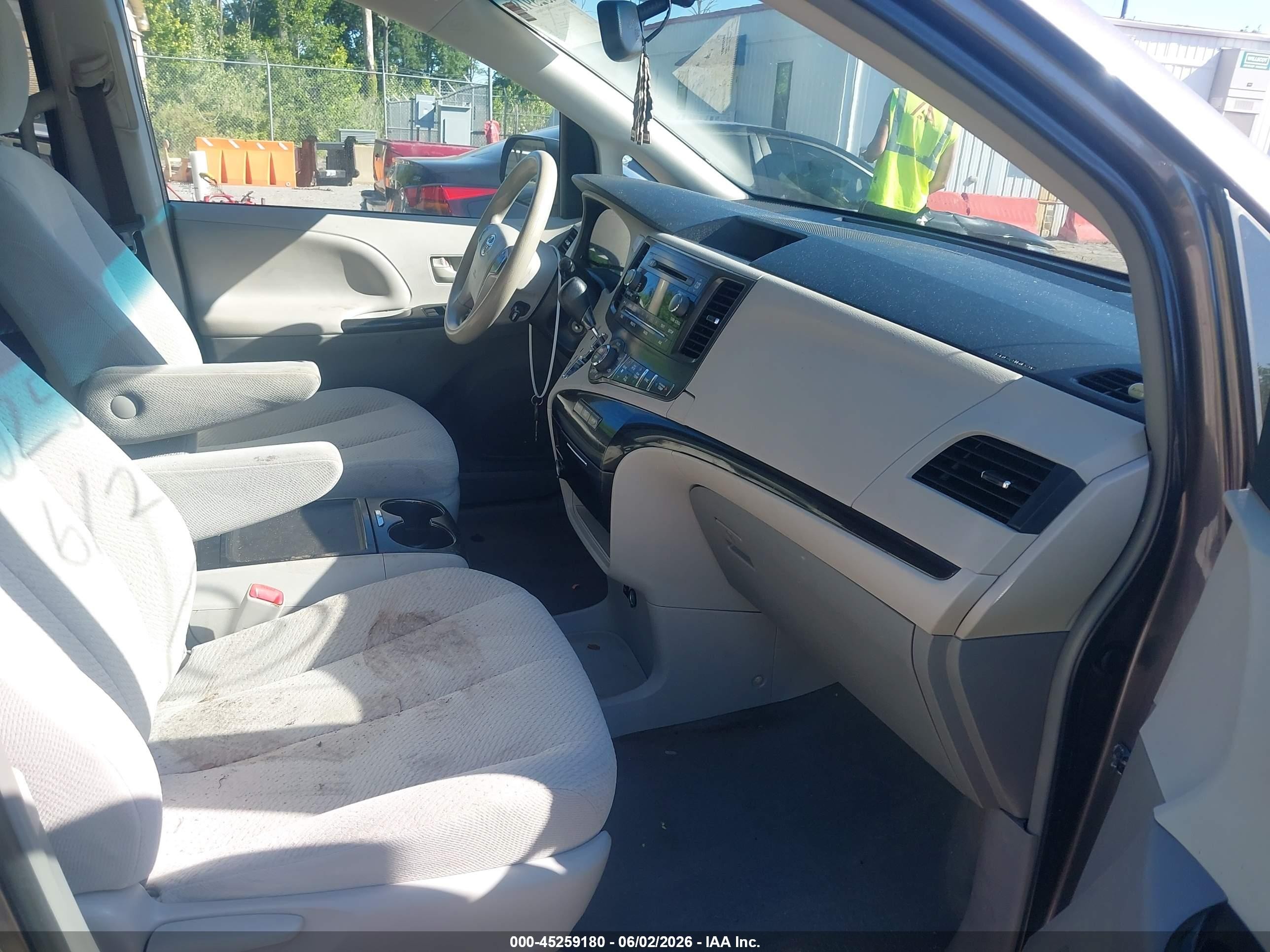 2013 Toyota Sienna Le V6 8 Passenger Gray vin: 5TDKK3DC1DS387783