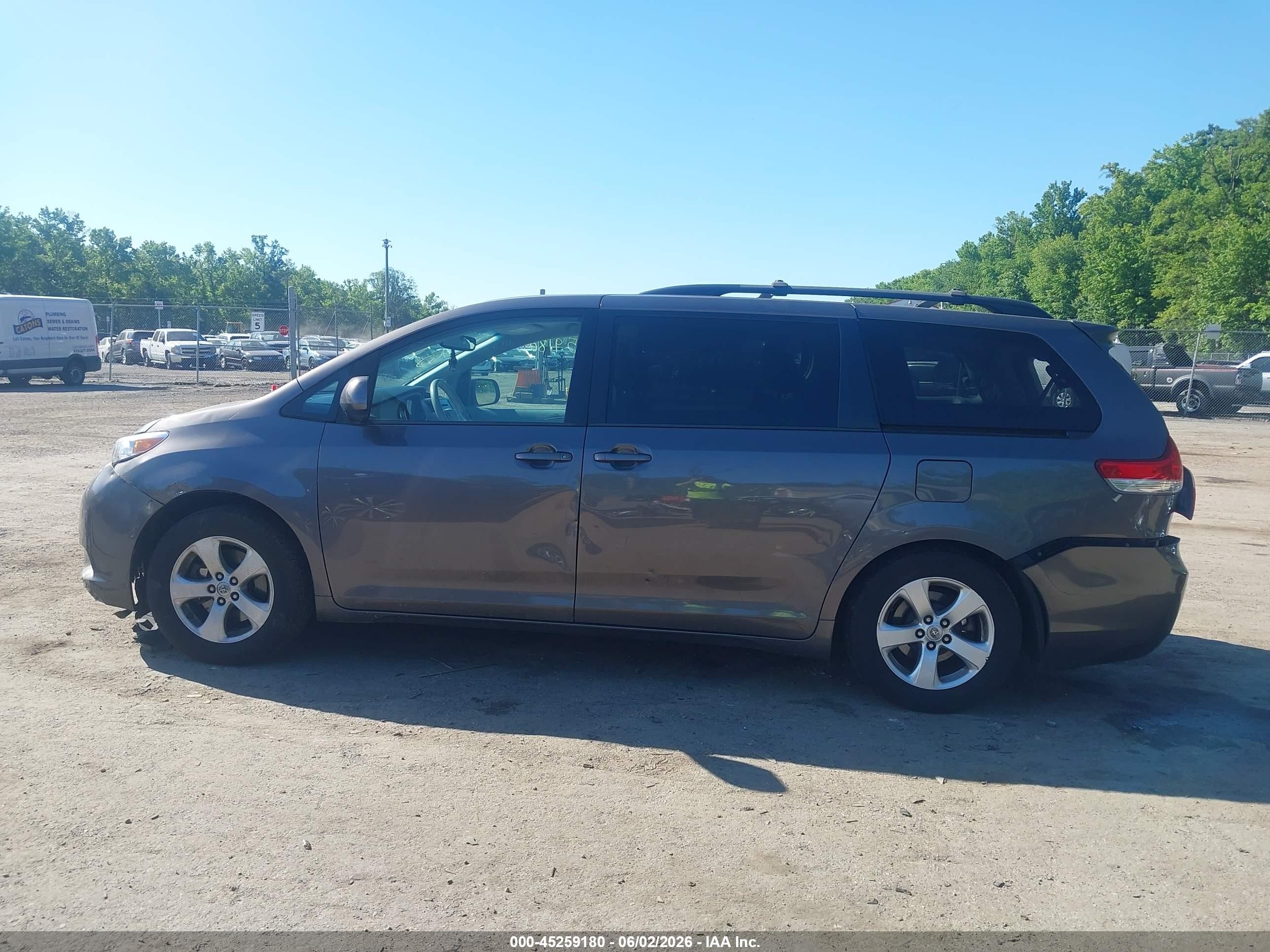 2013 Toyota Sienna Le V6 8 Passenger Gray vin: 5TDKK3DC1DS387783