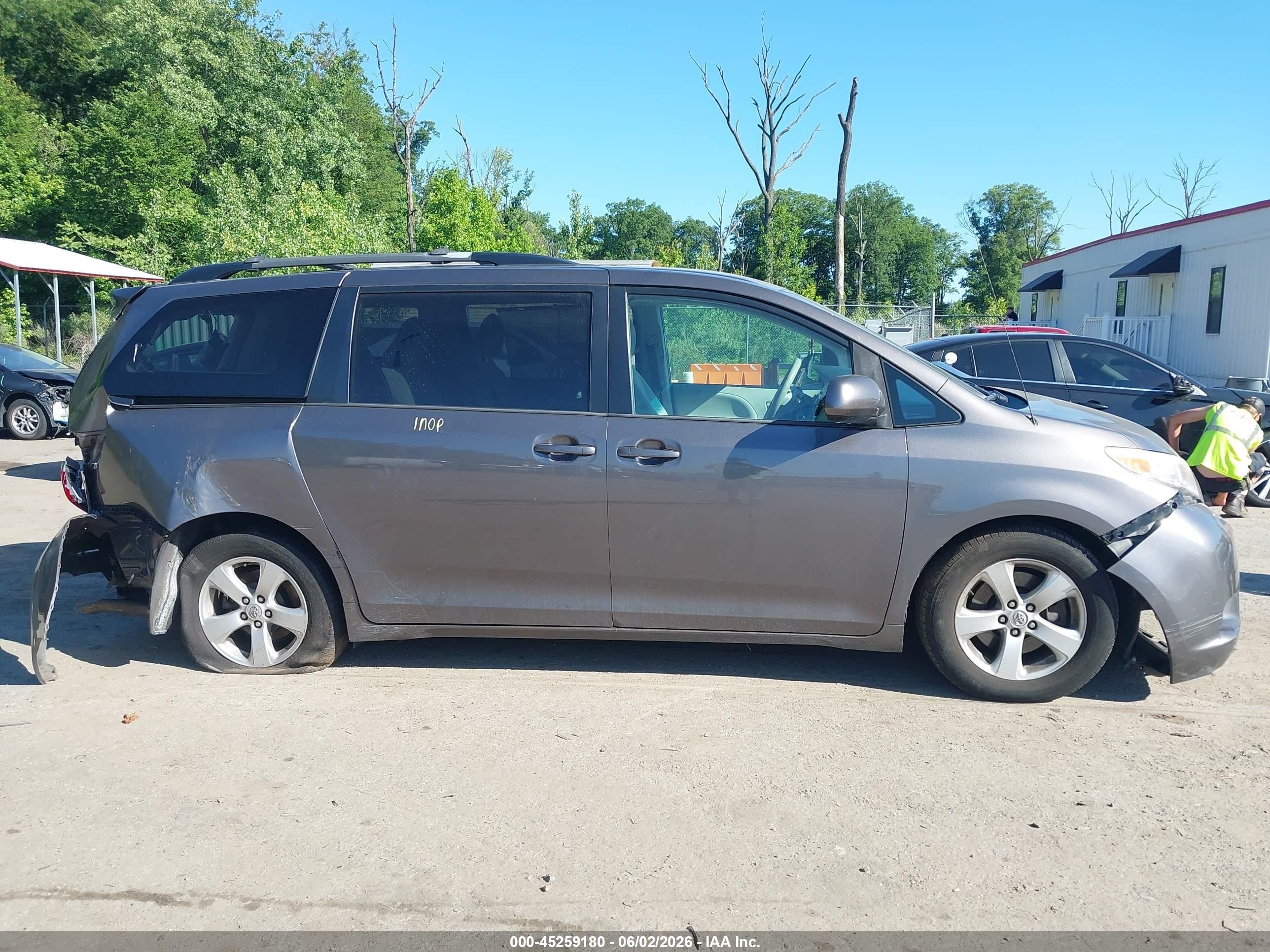 2013 Toyota Sienna Le V6 8 Passenger Gray vin: 5TDKK3DC1DS387783