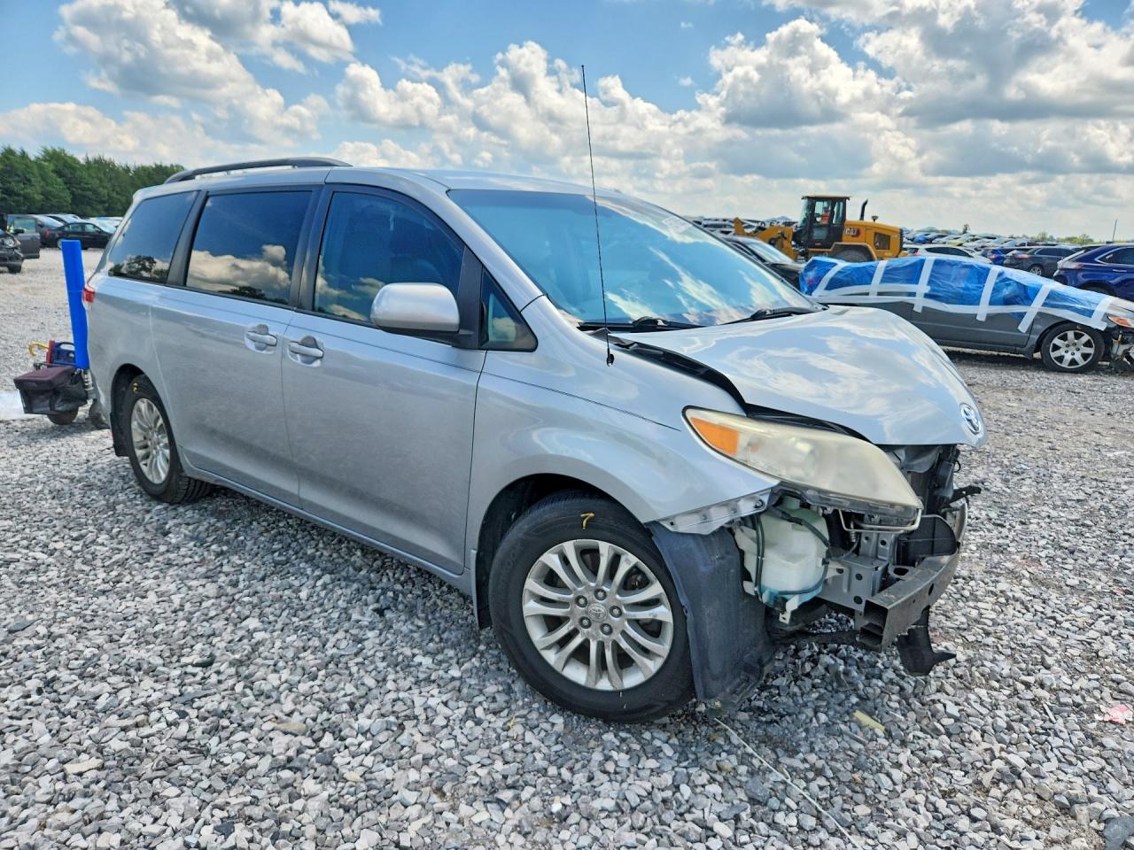2013 Toyota Sienna Le Silver vin: 5TDKK3DC1DS399268