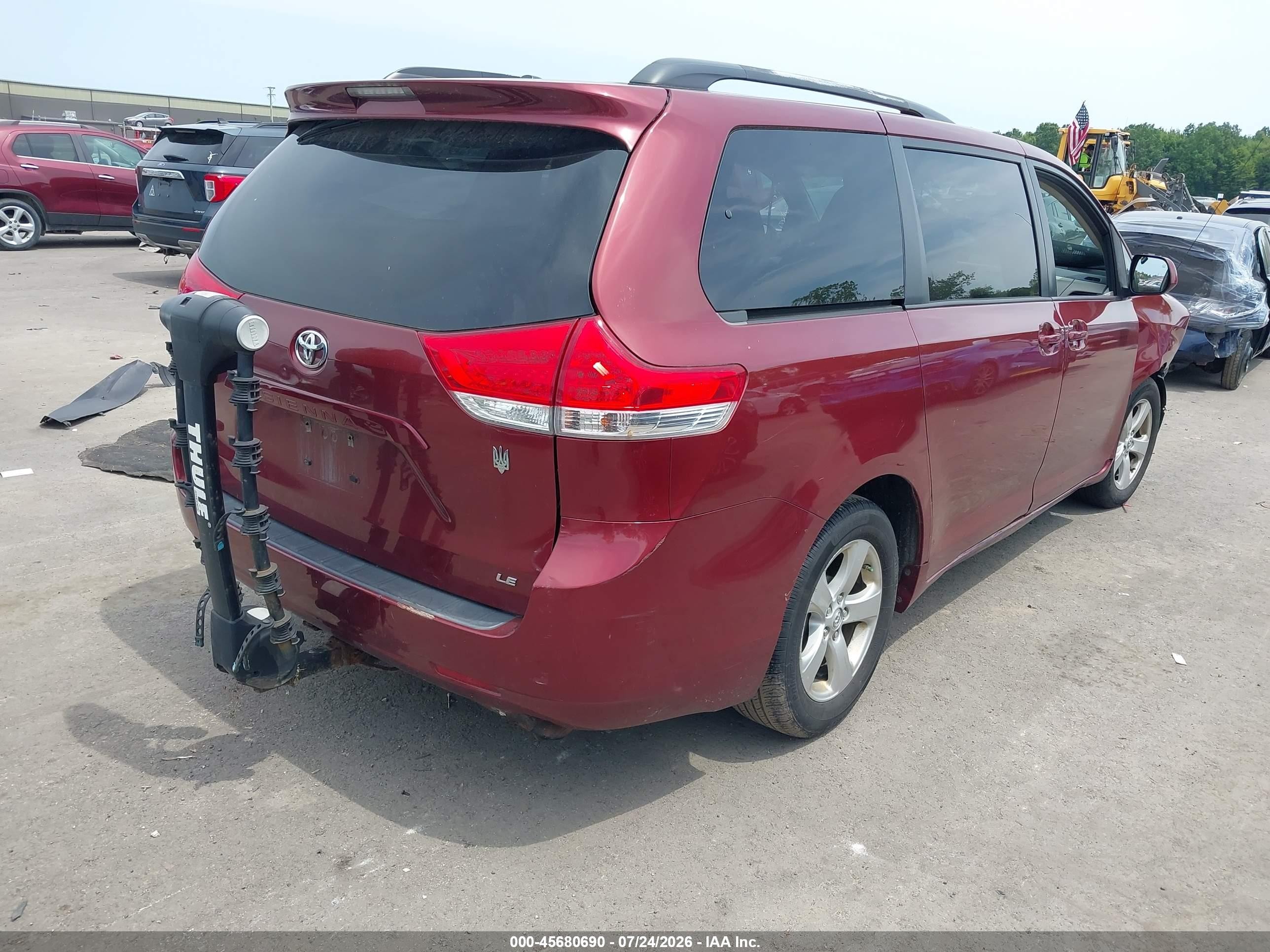 2013 Toyota Sienna Le V6 8 Passenger Красный vin: 5TDKK3DC1DS403058