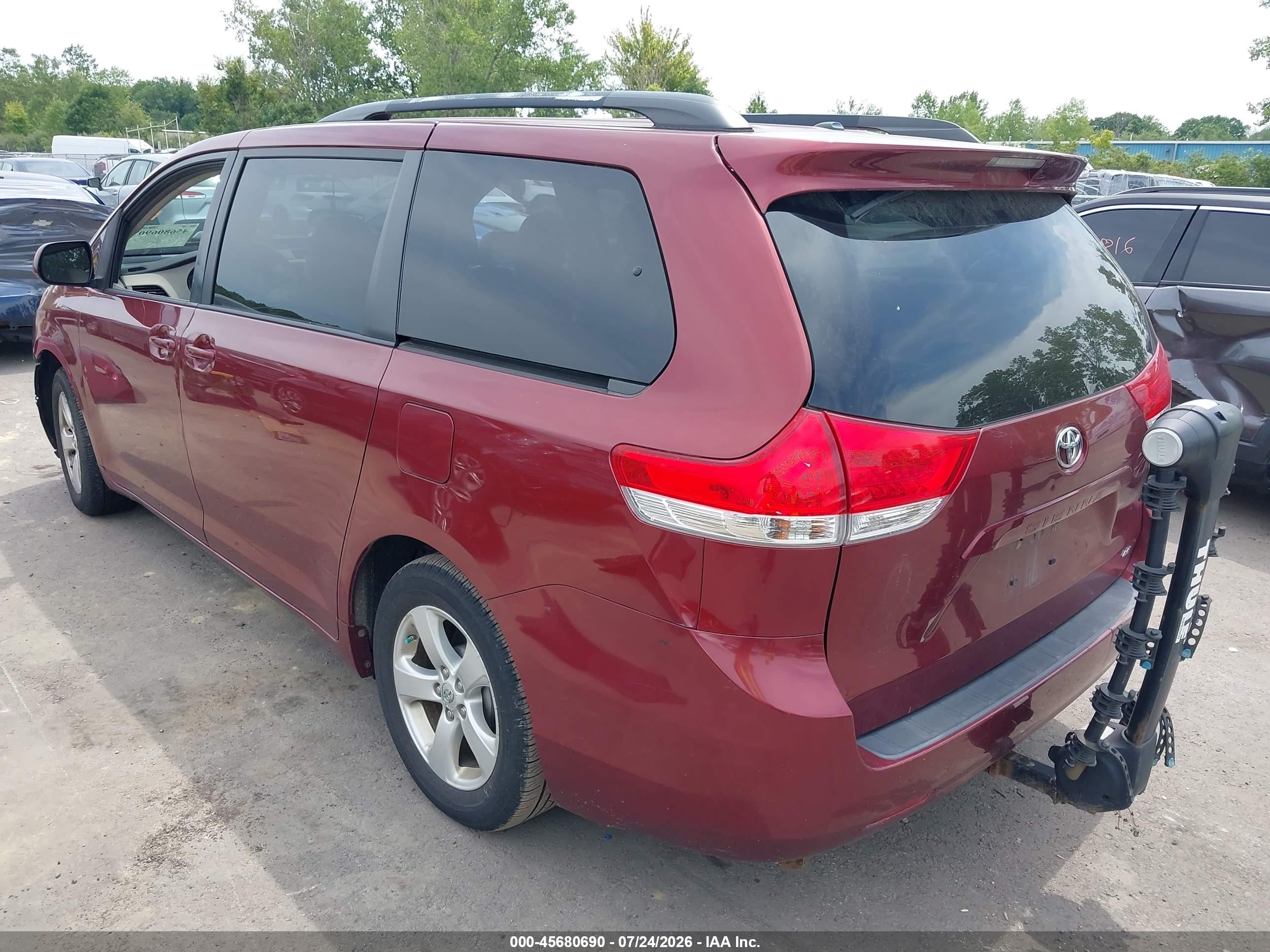 2013 Toyota Sienna Le V6 8 Passenger Красный vin: 5TDKK3DC1DS403058