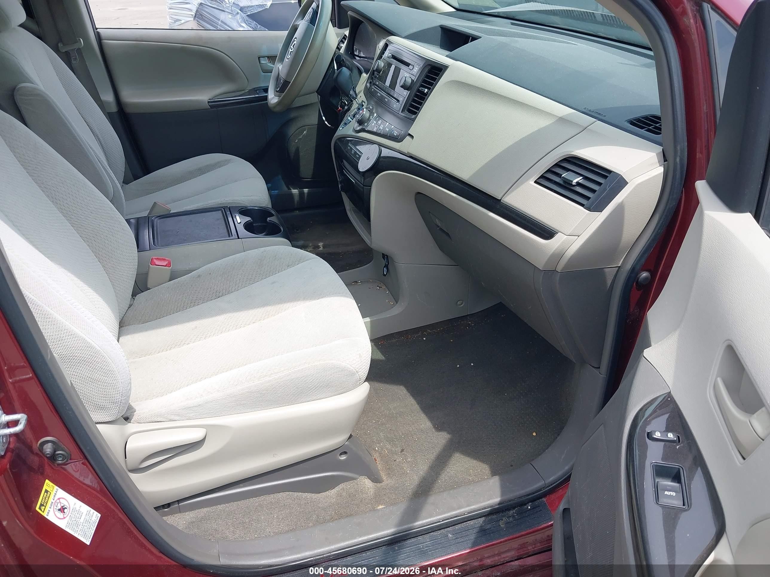 2013 Toyota Sienna Le V6 8 Passenger Красный vin: 5TDKK3DC1DS403058