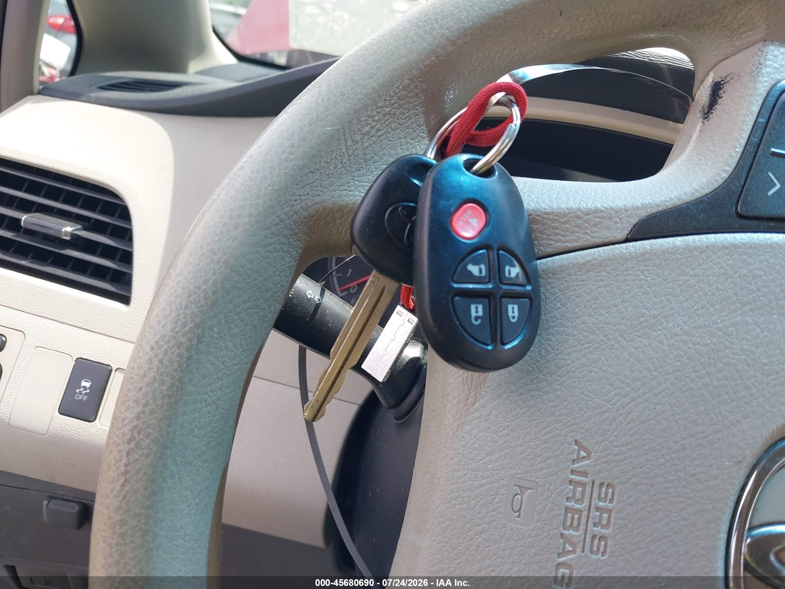 2013 Toyota Sienna Le V6 8 Passenger Красный vin: 5TDKK3DC1DS403058