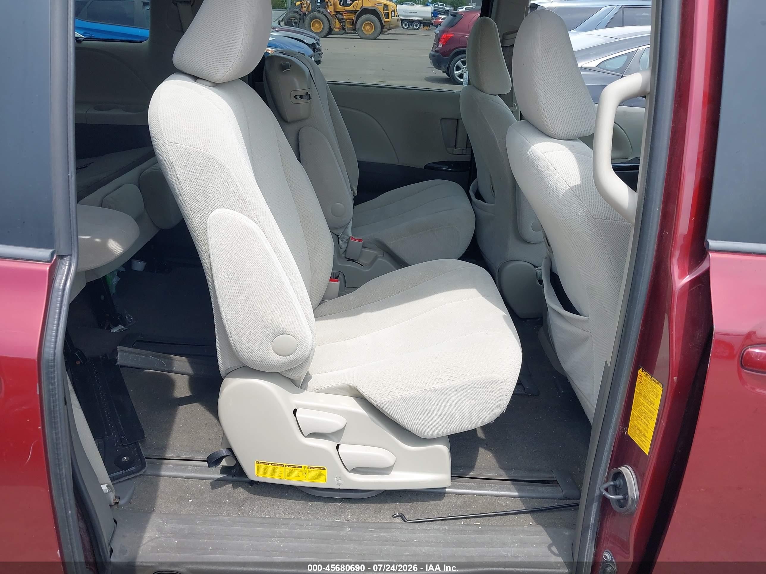 2013 Toyota Sienna Le V6 8 Passenger Красный vin: 5TDKK3DC1DS403058