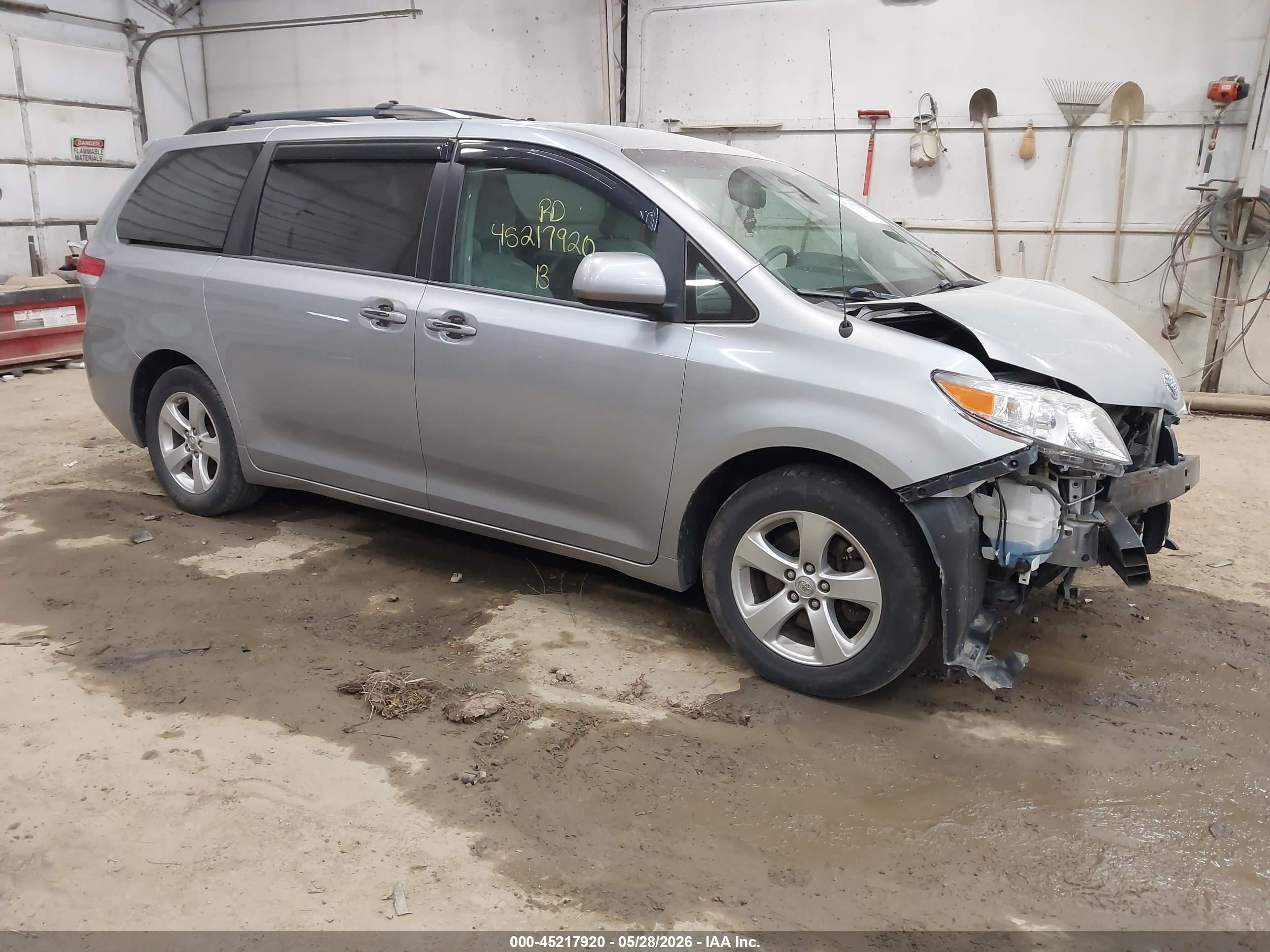 2013 Toyota Sienna Le V6 8 Passenger Silver vin: 5TDKK3DC1DS403593
