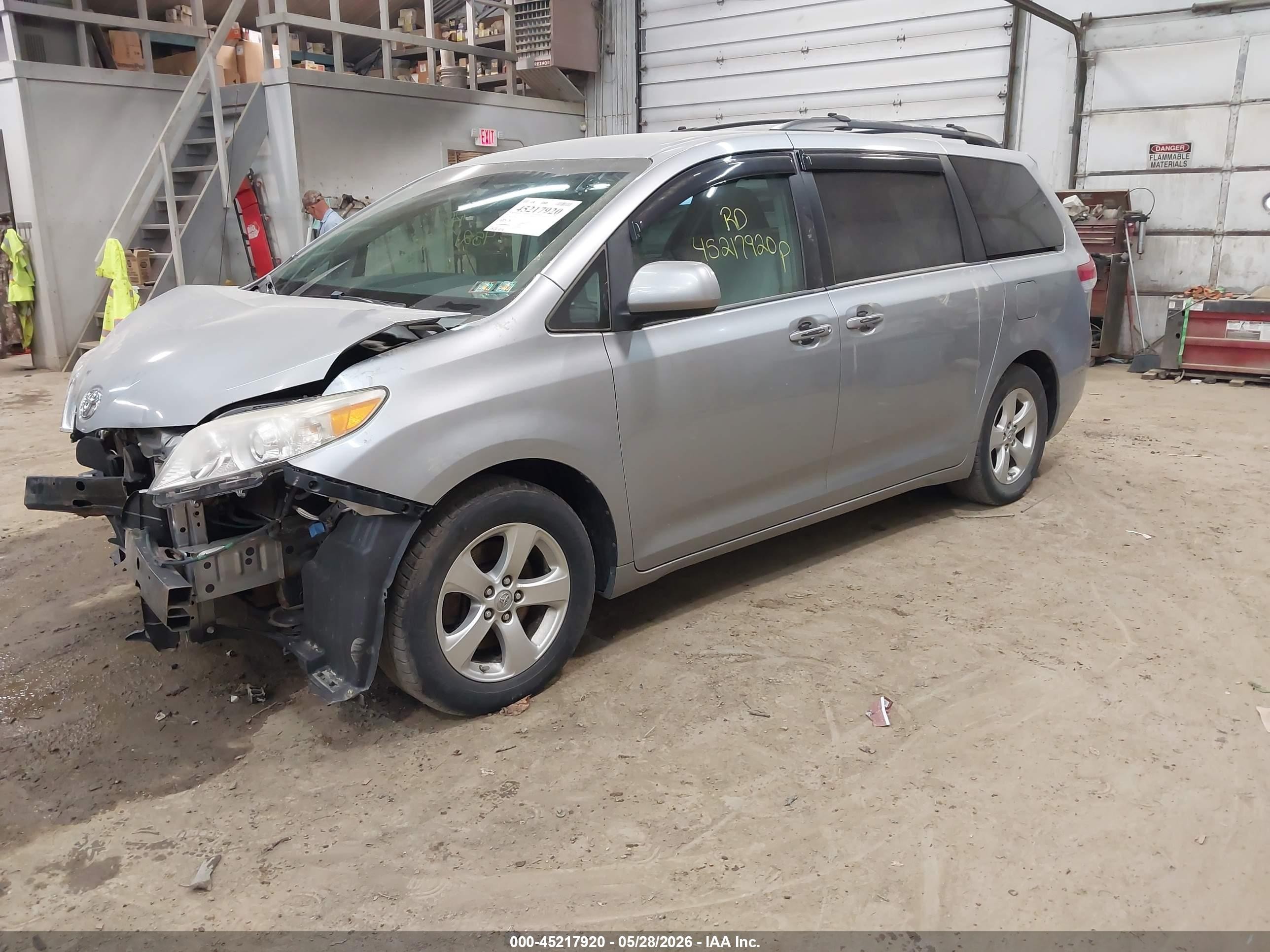 2013 Toyota Sienna Le V6 8 Passenger Silver vin: 5TDKK3DC1DS403593