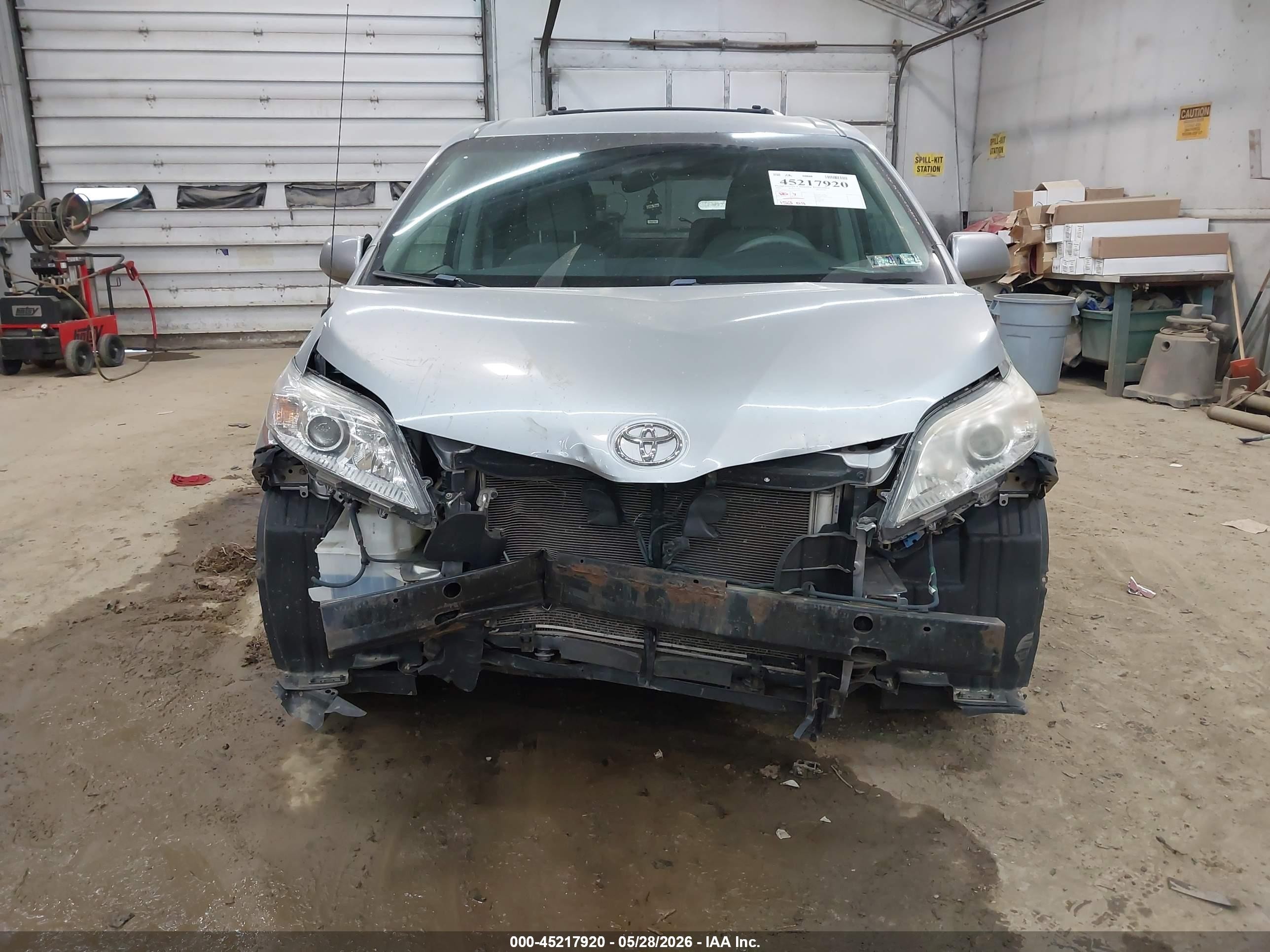 2013 Toyota Sienna Le V6 8 Passenger Silver vin: 5TDKK3DC1DS403593
