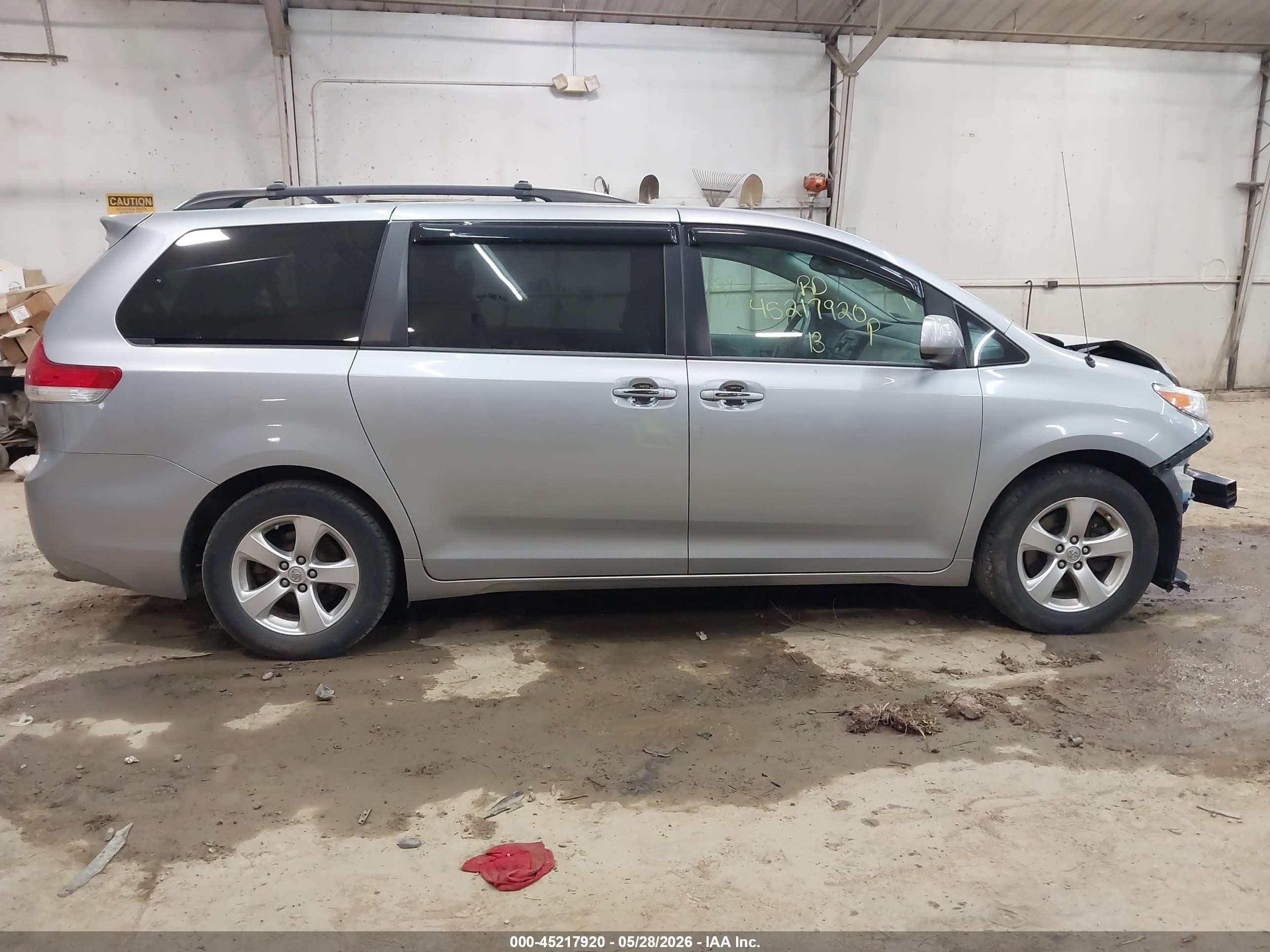 2013 Toyota Sienna Le V6 8 Passenger Silver vin: 5TDKK3DC1DS403593