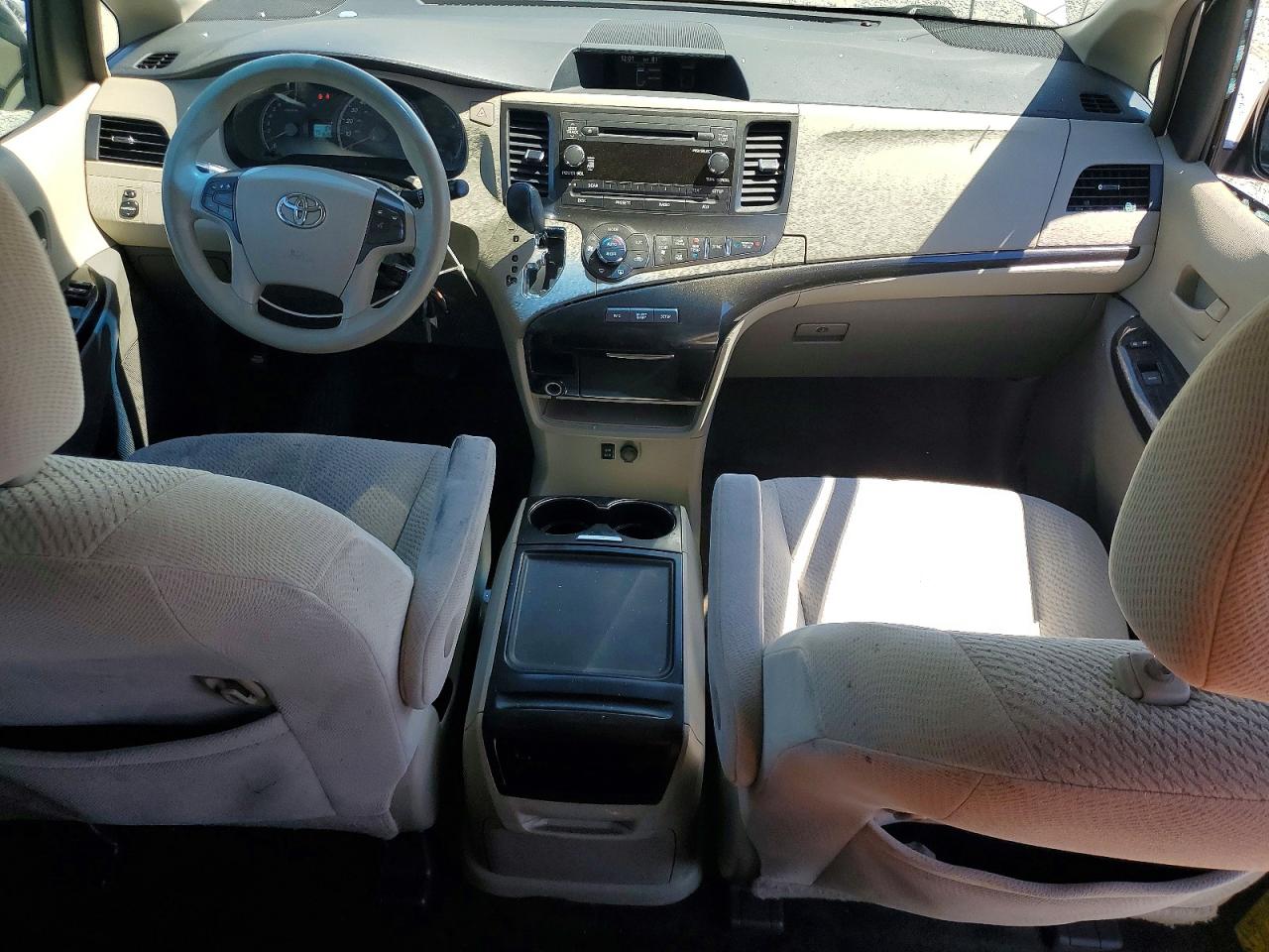 2014 Toyota Sienna Le White vin: 5TDKK3DC1ES407371