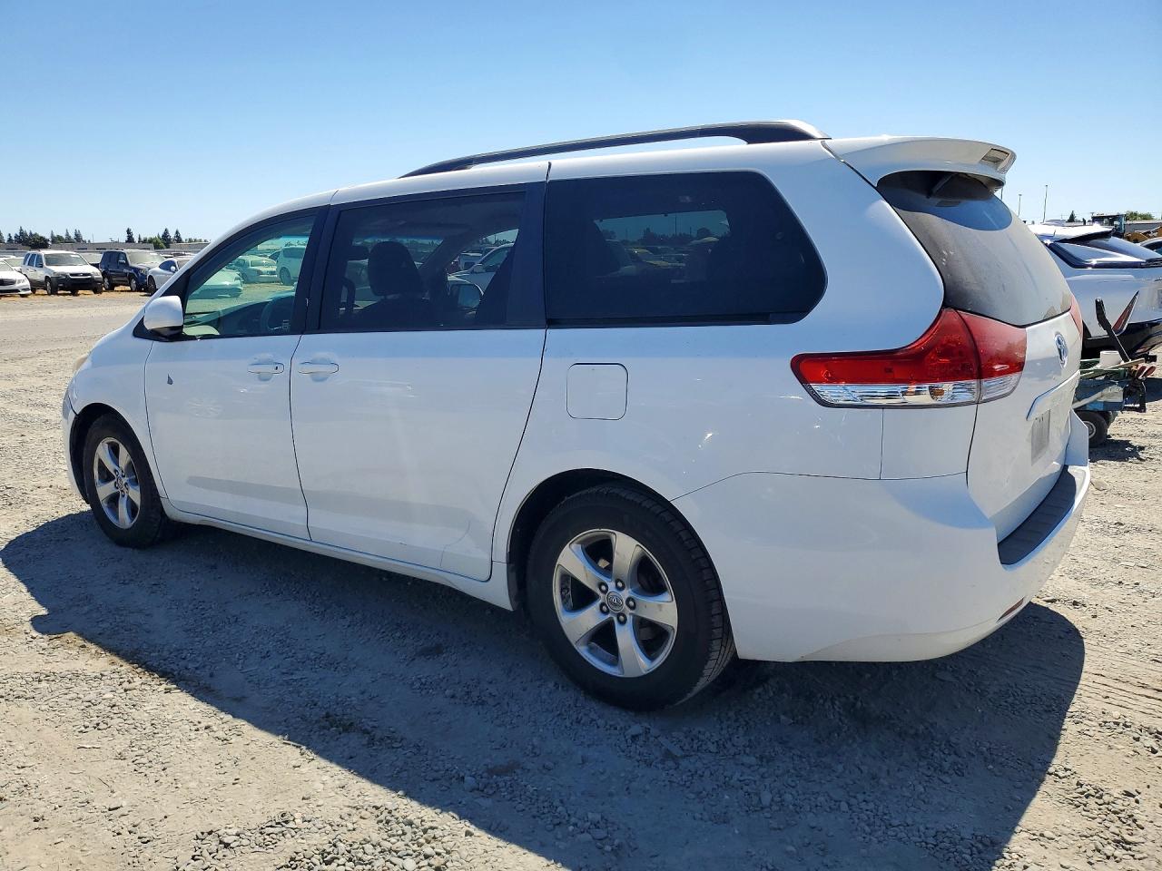 2014 Toyota Sienna Le White vin: 5TDKK3DC1ES407371