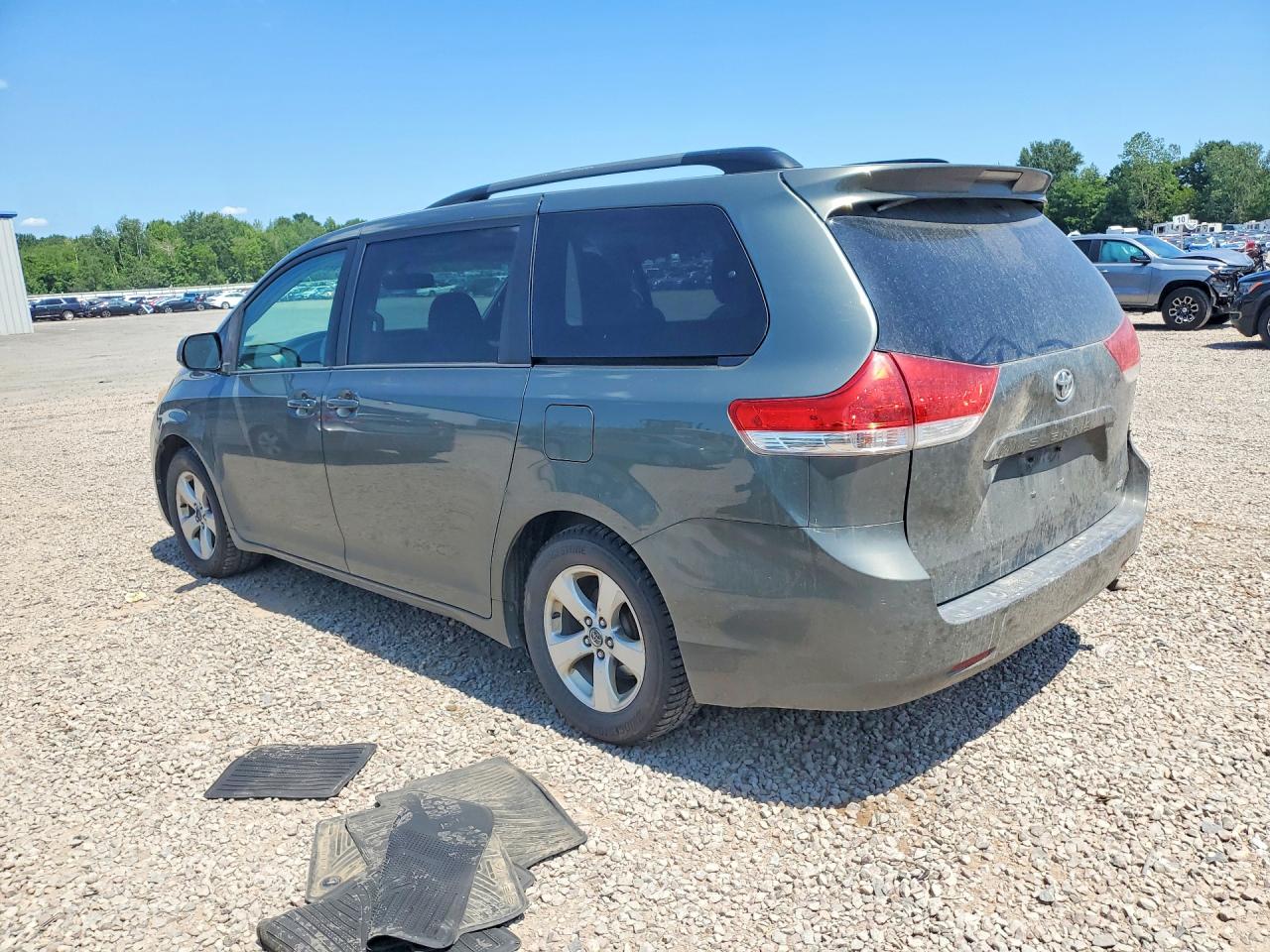 2014 Toyota Sienna Le Green vin: 5TDKK3DC1ES416748