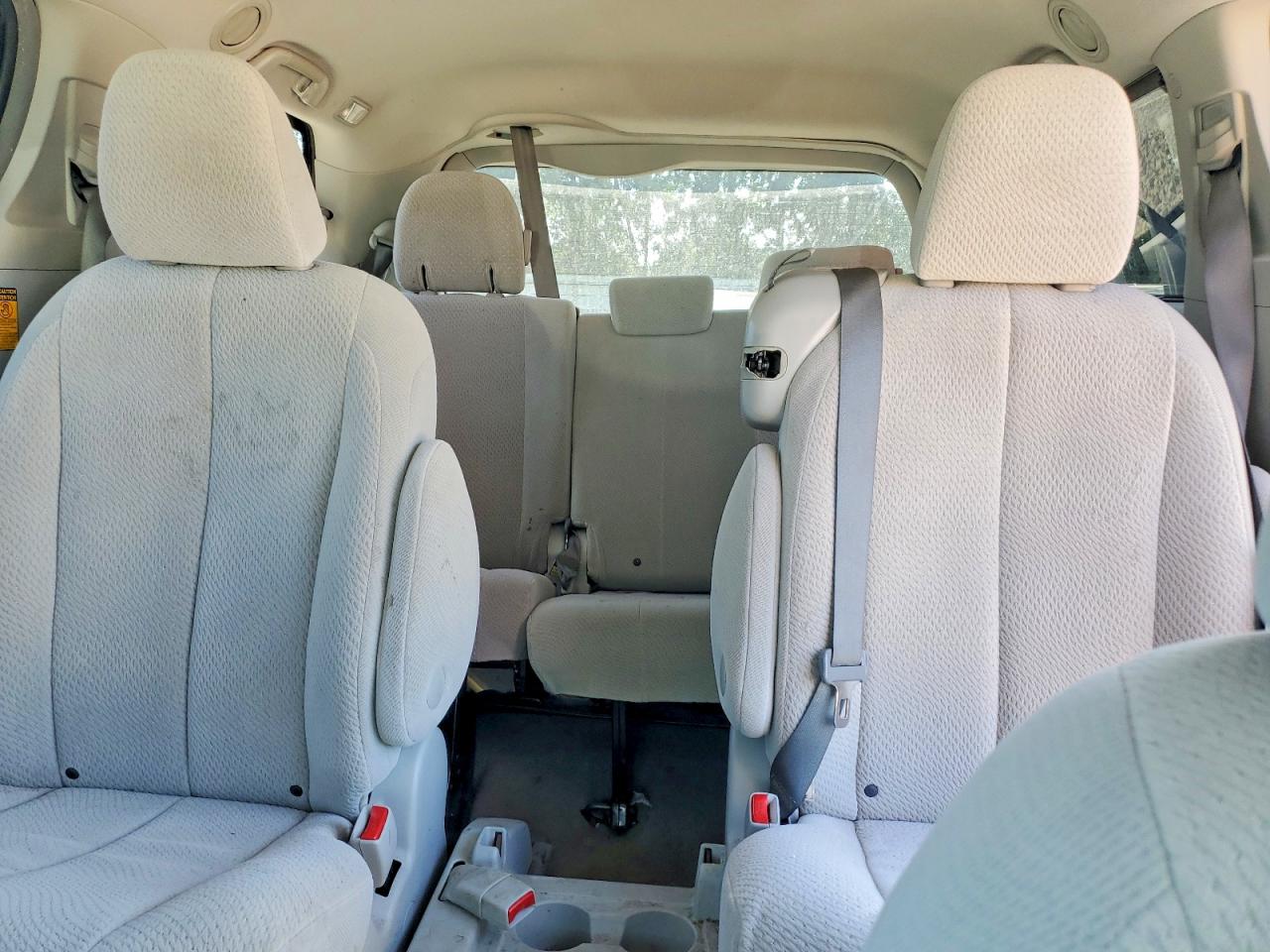2014 Toyota Sienna Le Green vin: 5TDKK3DC1ES416748