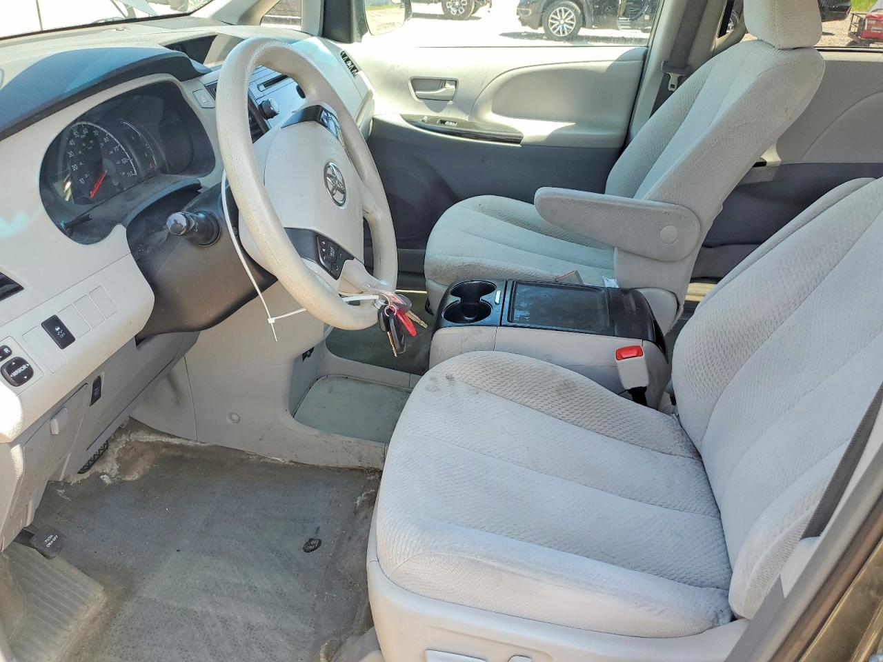 2014 Toyota Sienna Le Green vin: 5TDKK3DC1ES416748