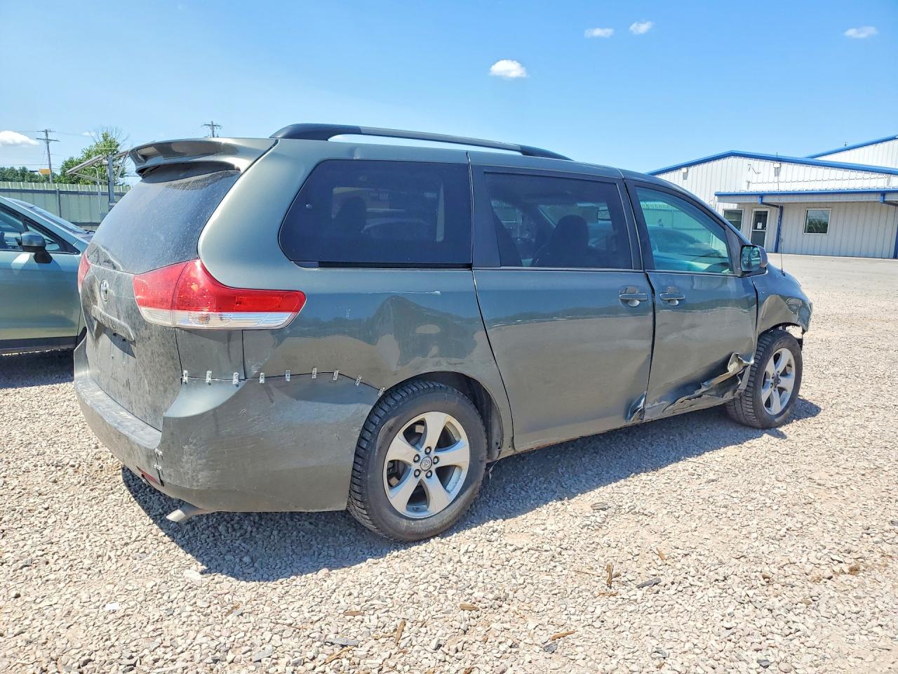 2014 Toyota Sienna Le Green vin: 5TDKK3DC1ES416748