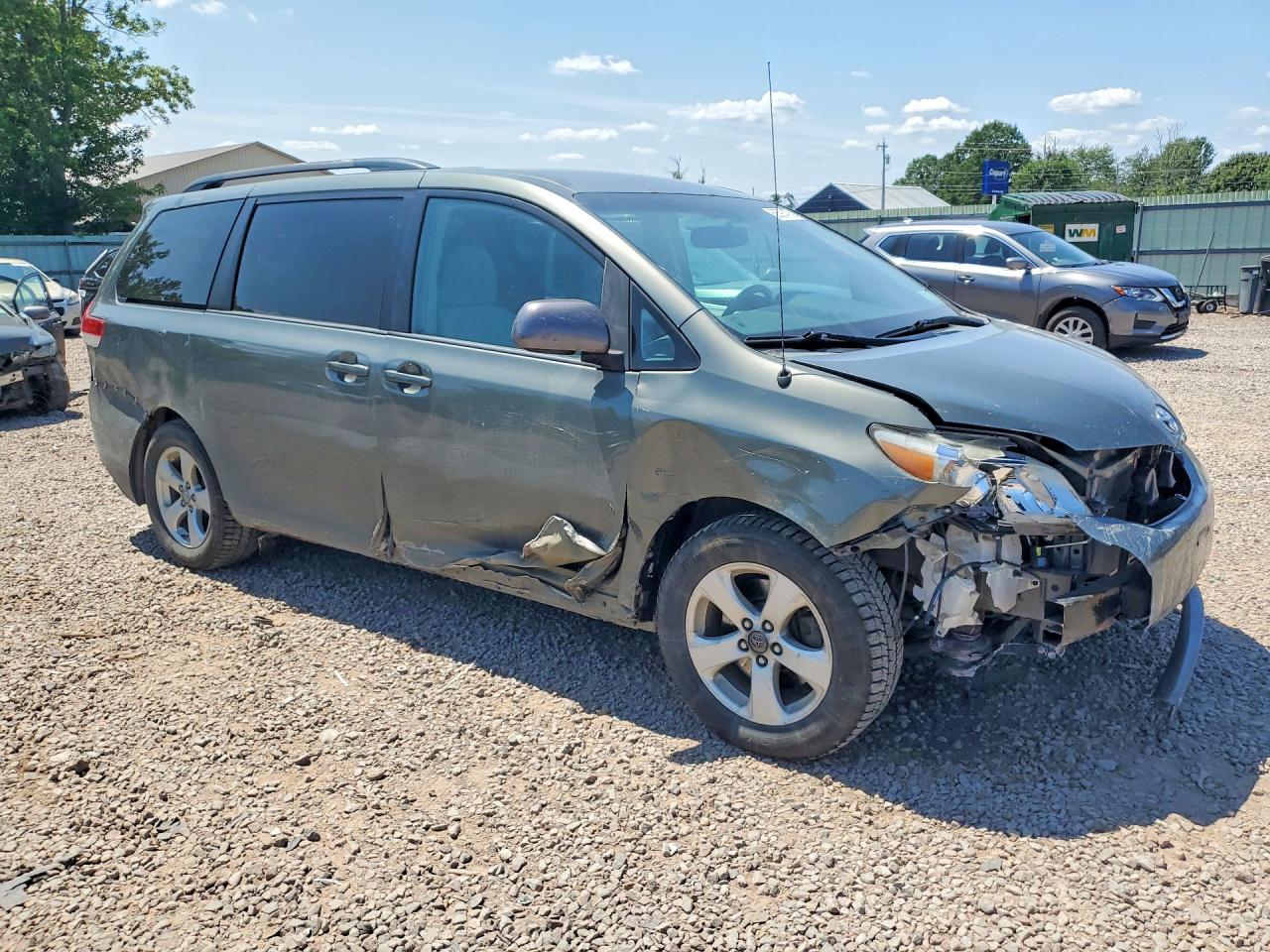 2014 Toyota Sienna Le Green vin: 5TDKK3DC1ES416748
