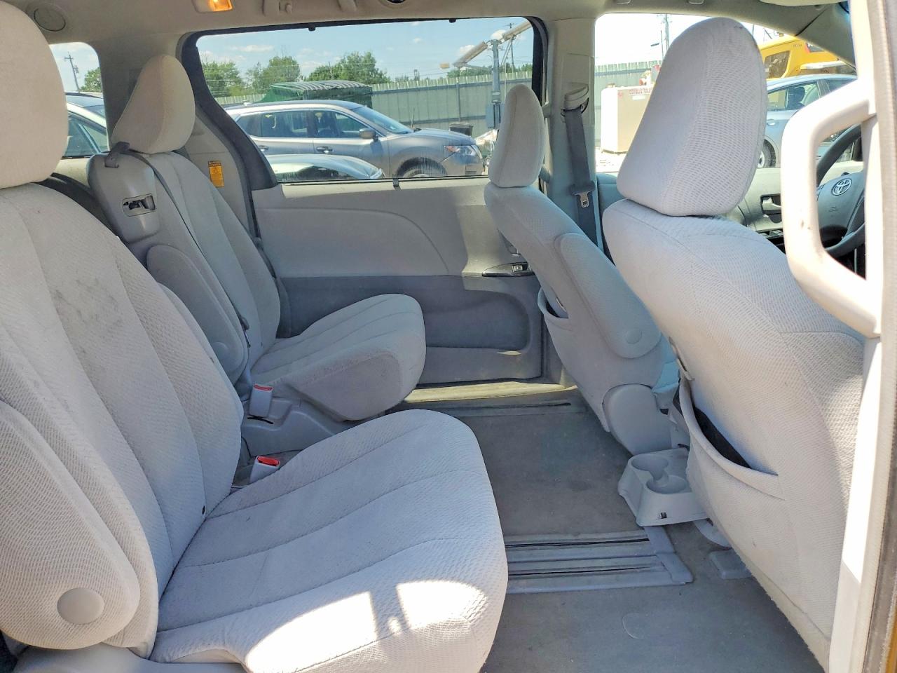 2014 Toyota Sienna Le Green vin: 5TDKK3DC1ES416748
