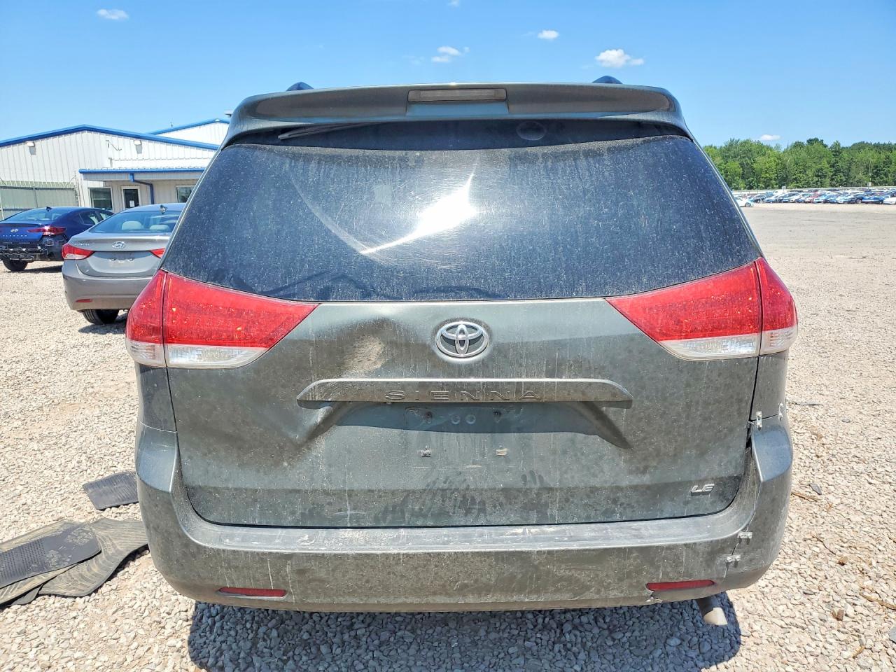 2014 Toyota Sienna Le Green vin: 5TDKK3DC1ES416748