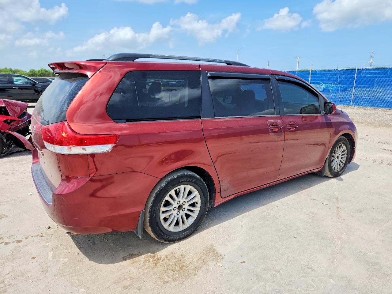 2014 Toyota Sienna Le Red vin: 5TDKK3DC1ES428611