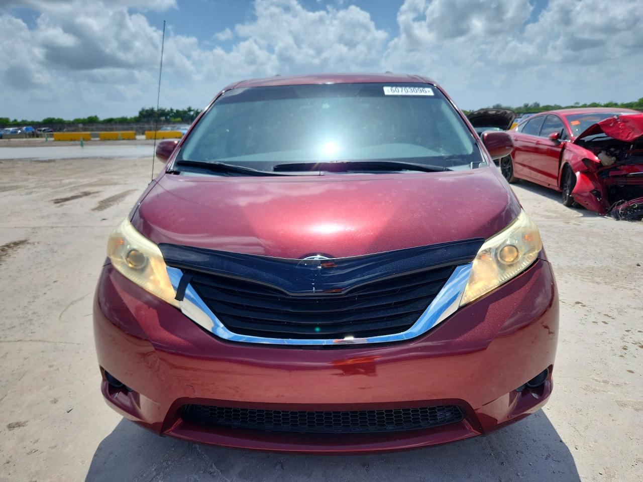 2014 Toyota Sienna Le Red vin: 5TDKK3DC1ES428611