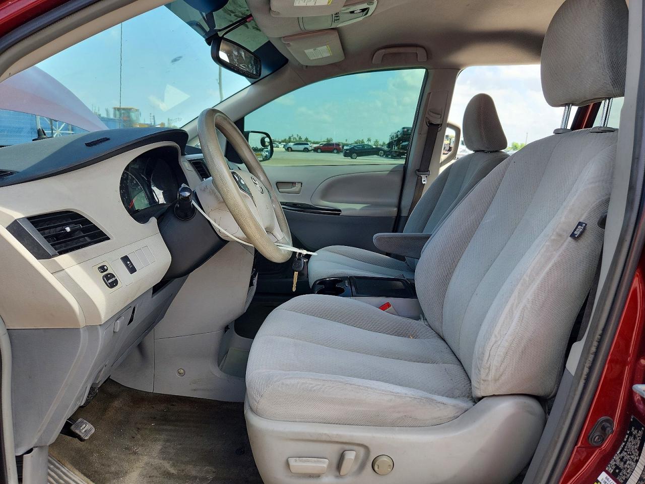 2014 Toyota Sienna Le Red vin: 5TDKK3DC1ES428611