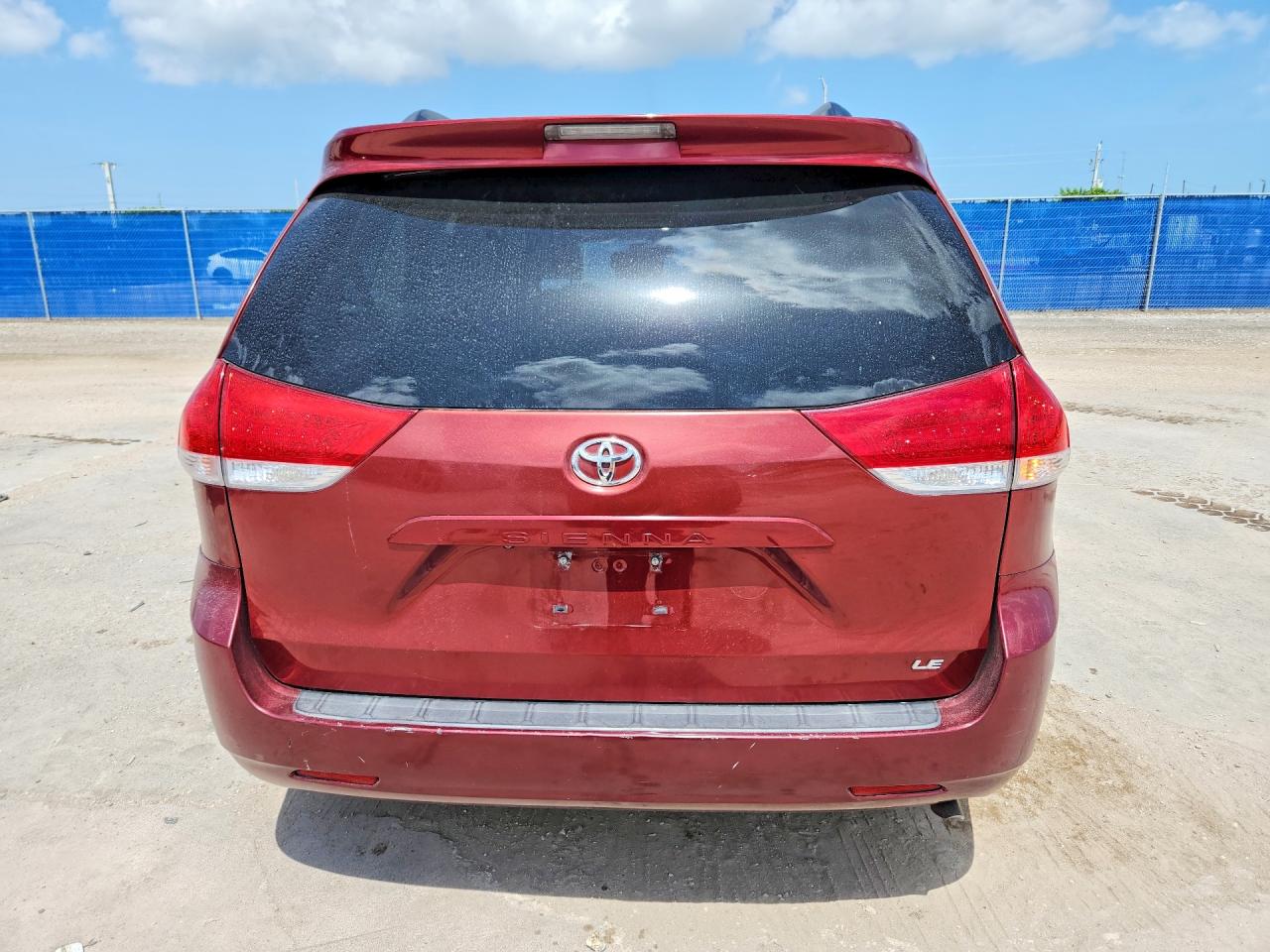2014 Toyota Sienna Le Red vin: 5TDKK3DC1ES428611