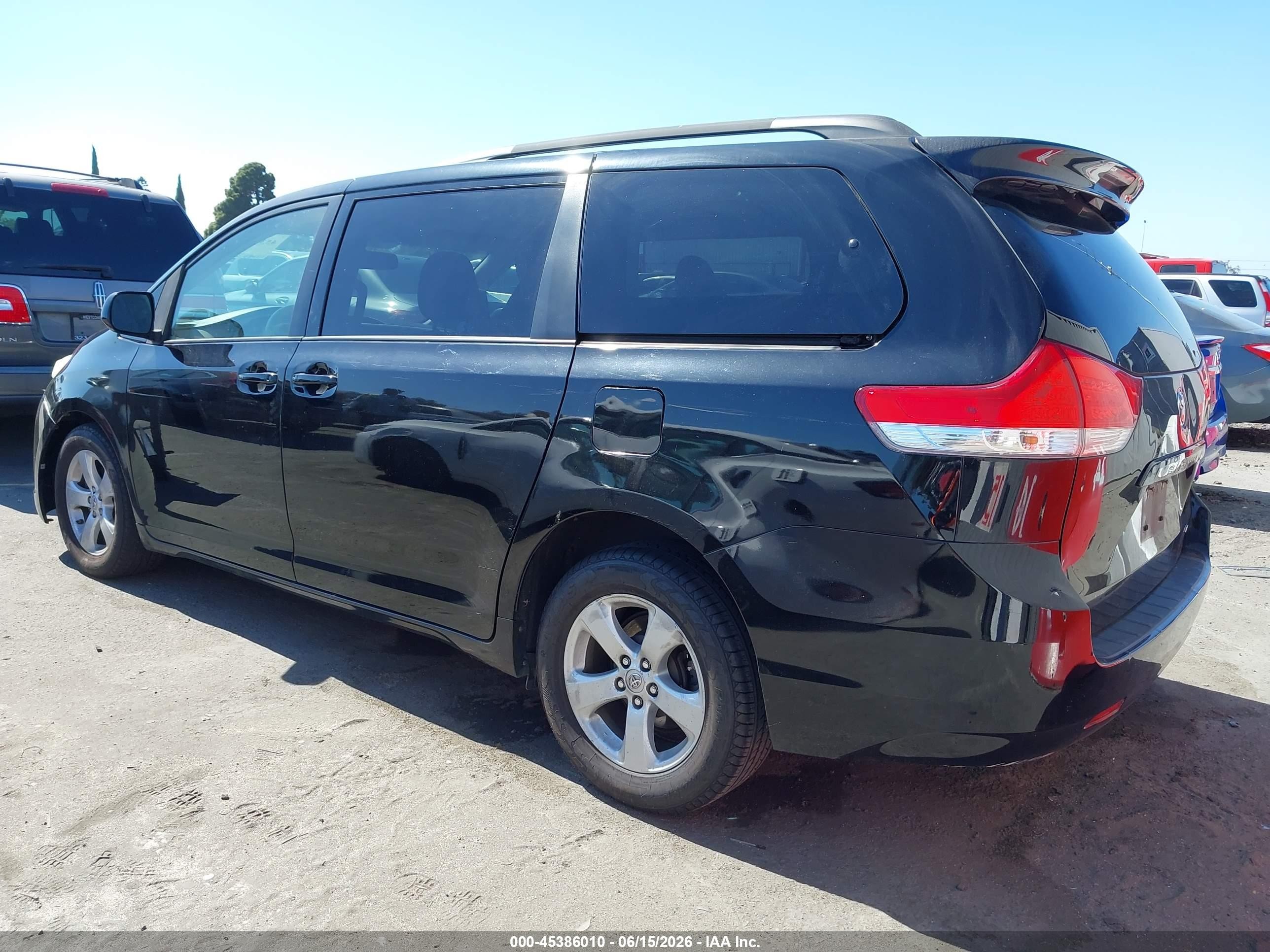 2014 Toyota Sienna Le V6 8 Passenger Black vin: 5TDKK3DC1ES435302