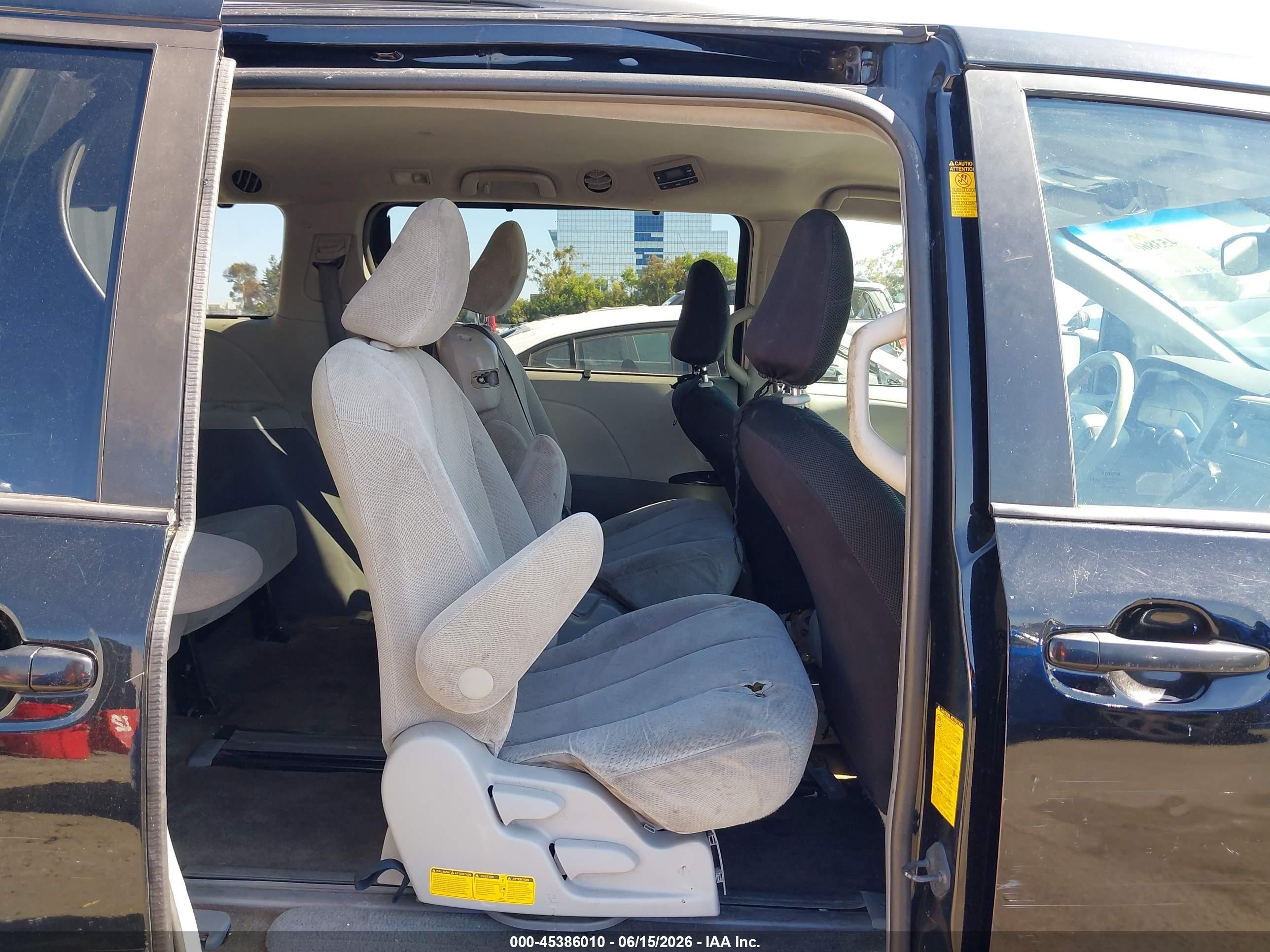 2014 Toyota Sienna Le V6 8 Passenger Black vin: 5TDKK3DC1ES435302