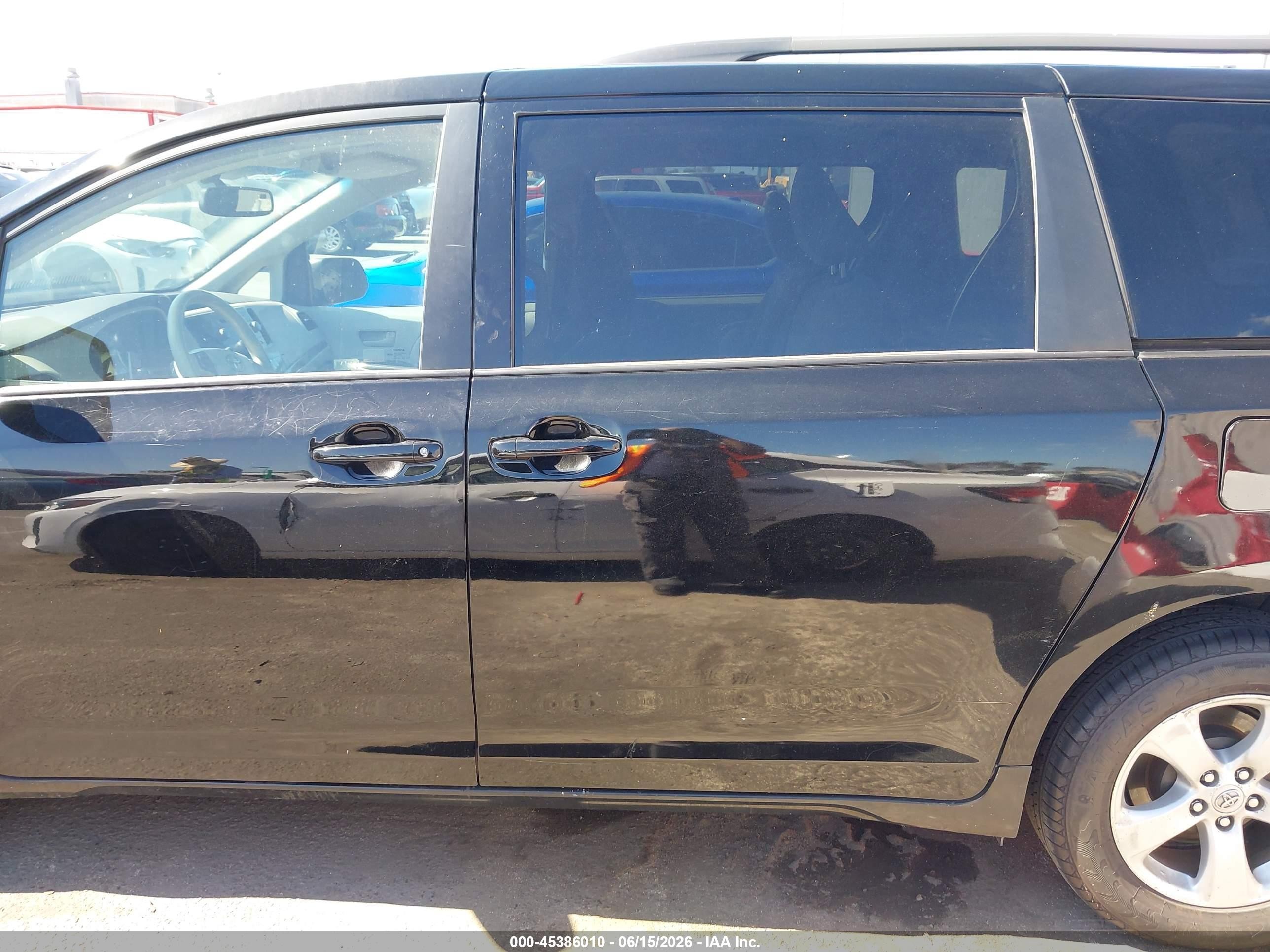 2014 Toyota Sienna Le V6 8 Passenger Black vin: 5TDKK3DC1ES435302