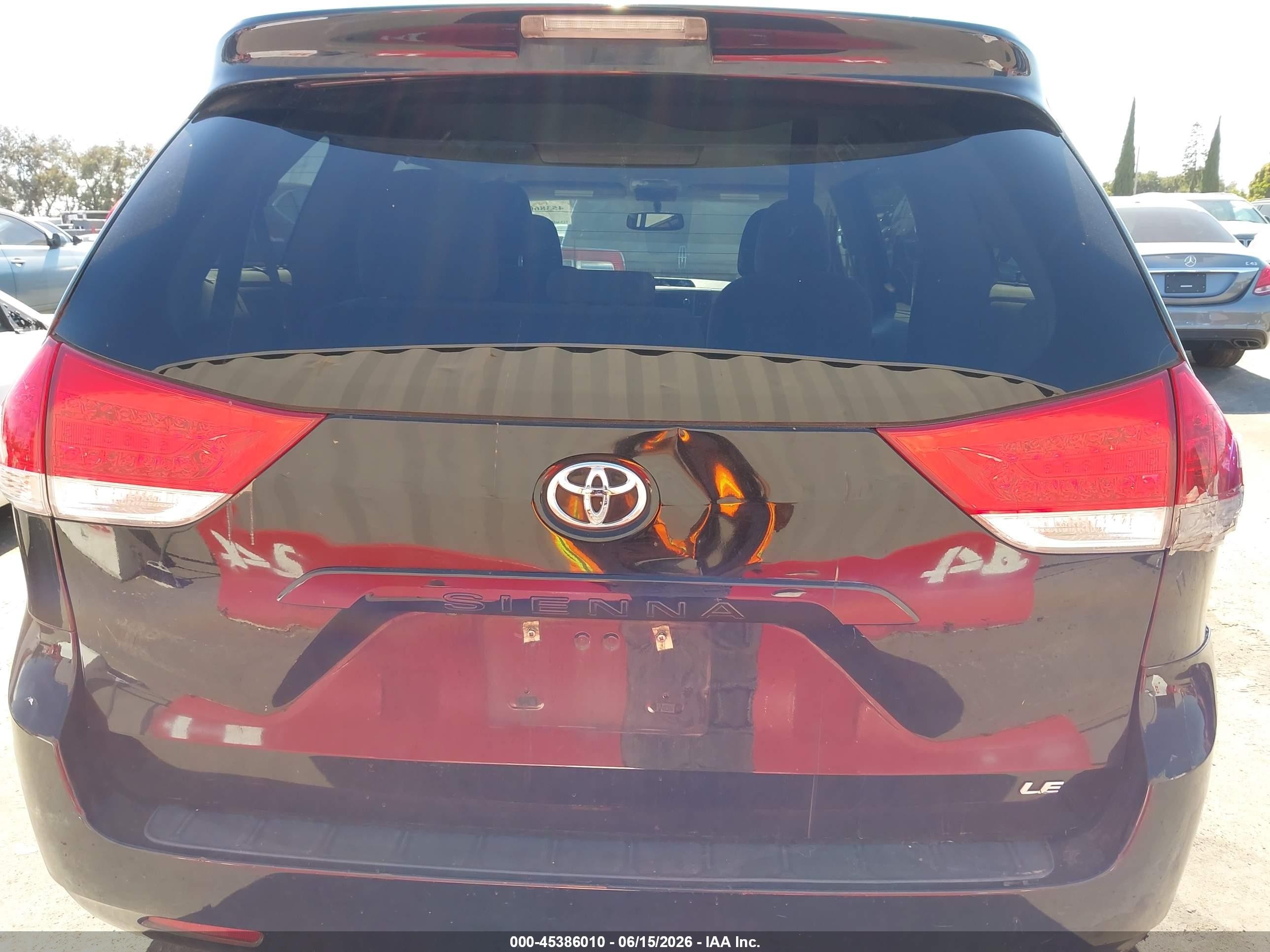 2014 Toyota Sienna Le V6 8 Passenger Black vin: 5TDKK3DC1ES435302