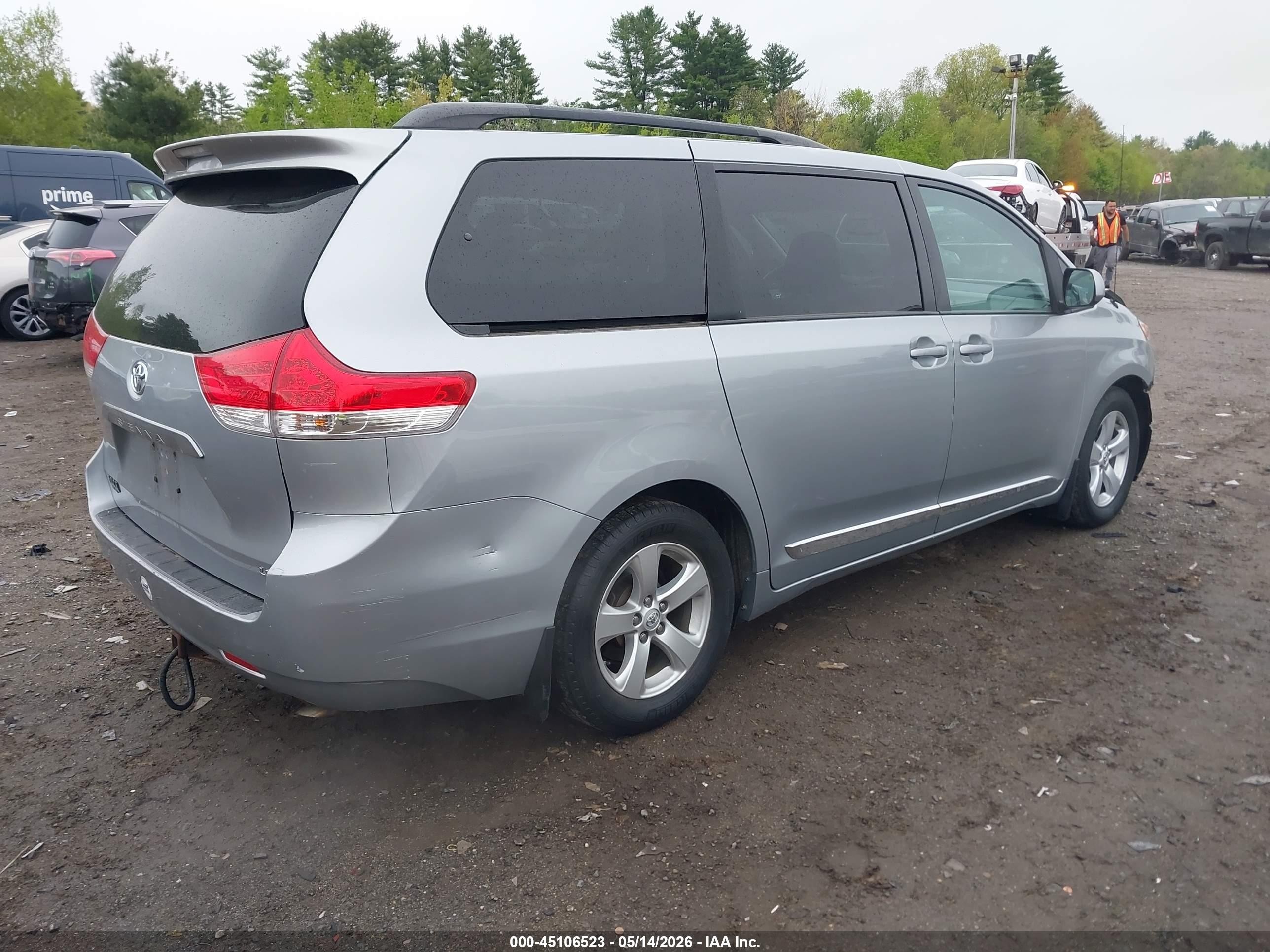 2014 Toyota Sienna Le V6 8 Passenger Silver vin: 5TDKK3DC1ES458658