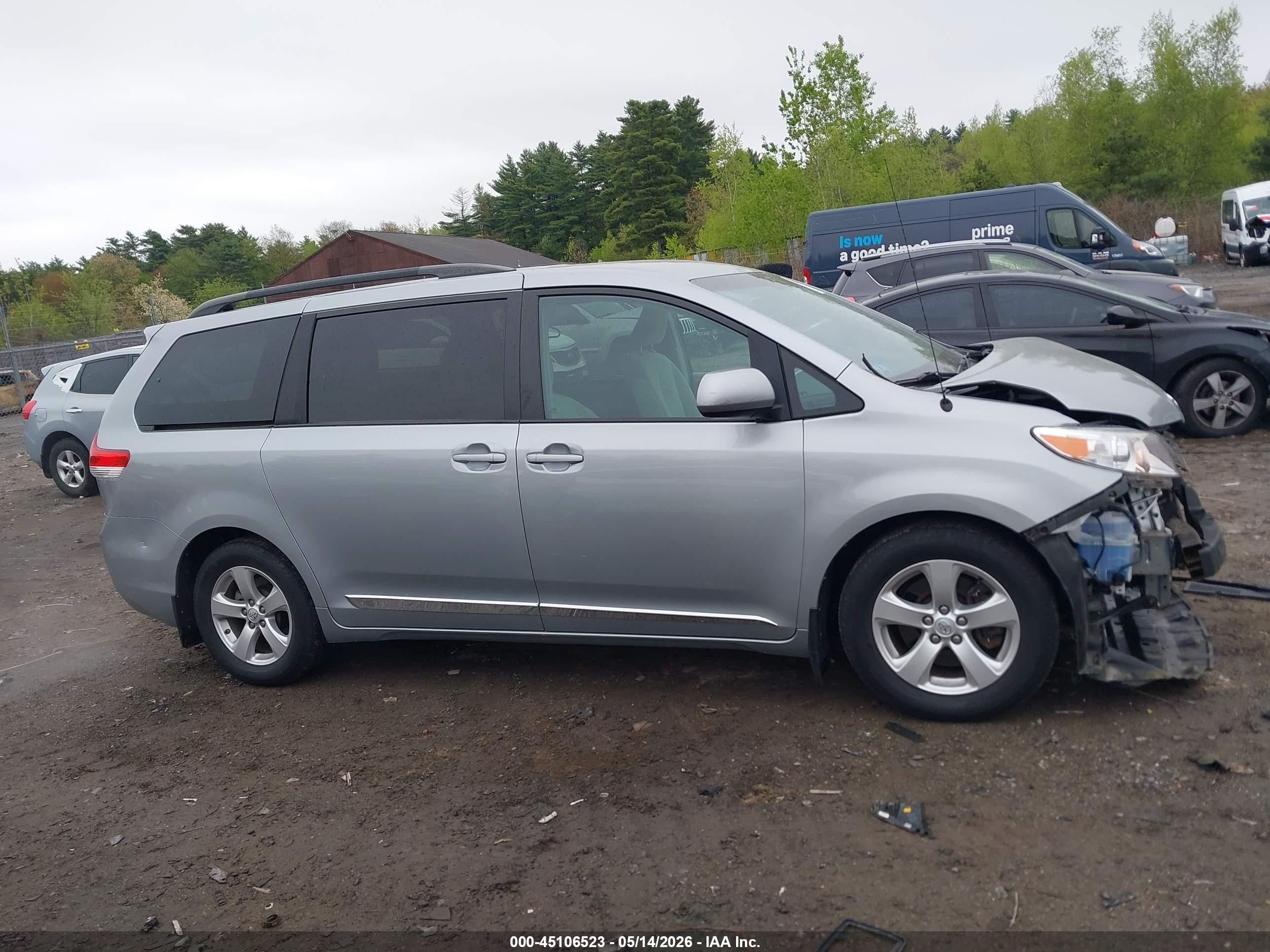 2014 Toyota Sienna Le V6 8 Passenger Silver vin: 5TDKK3DC1ES458658