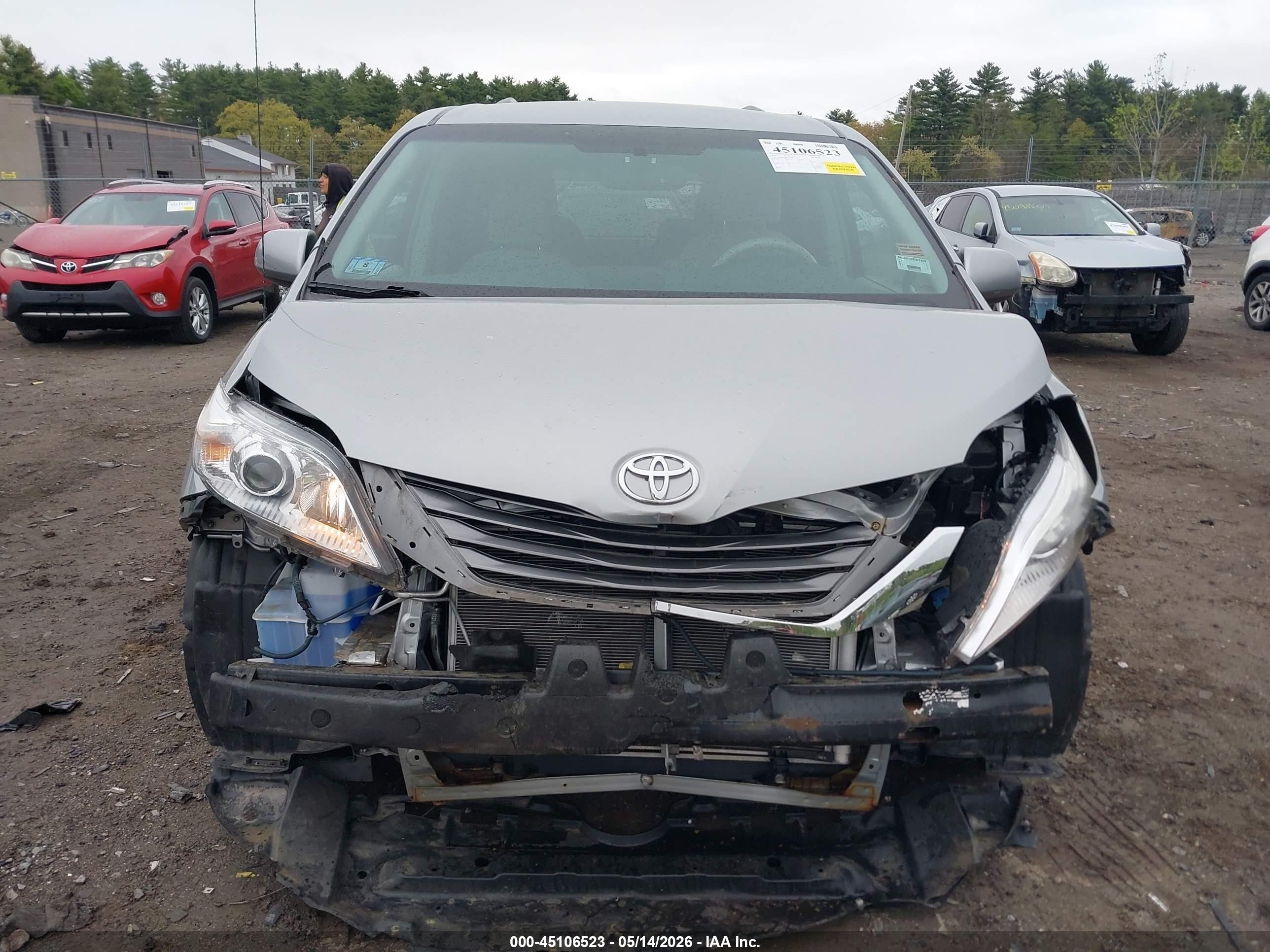 2014 Toyota Sienna Le V6 8 Passenger Silver vin: 5TDKK3DC1ES458658