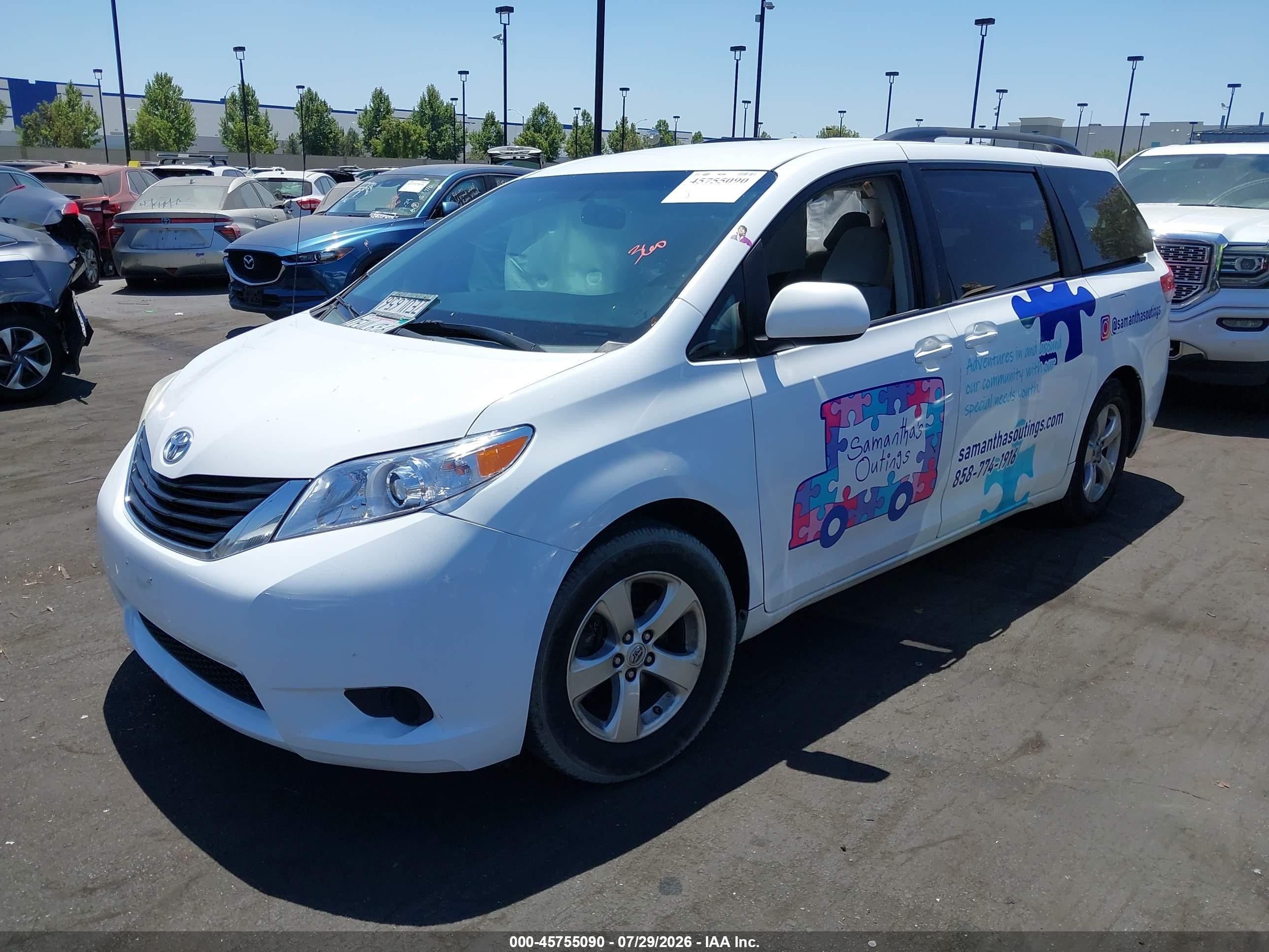 2014 Toyota Sienna Le V6 8 Passenger White vin: 5TDKK3DC1ES467053