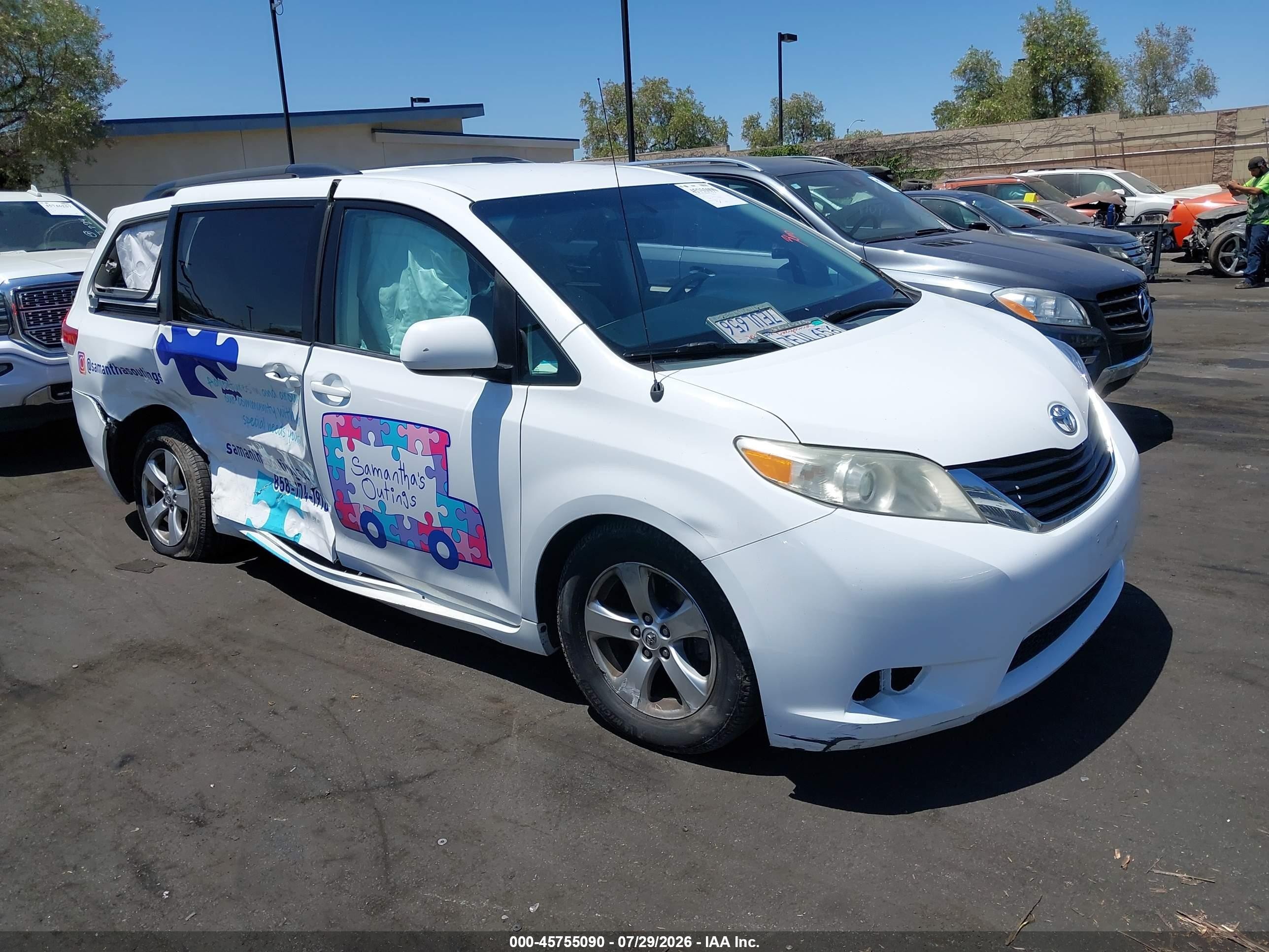 2014 Toyota Sienna Le V6 8 Passenger White vin: 5TDKK3DC1ES467053