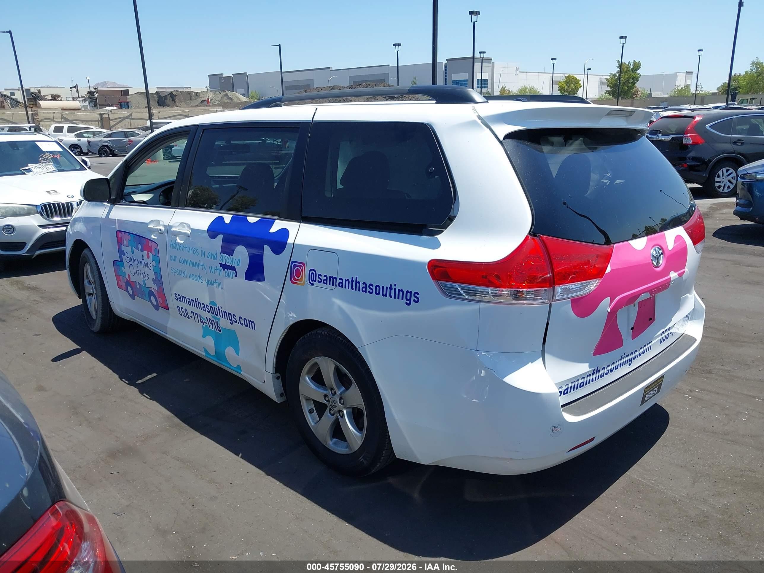 2014 Toyota Sienna Le V6 8 Passenger White vin: 5TDKK3DC1ES467053