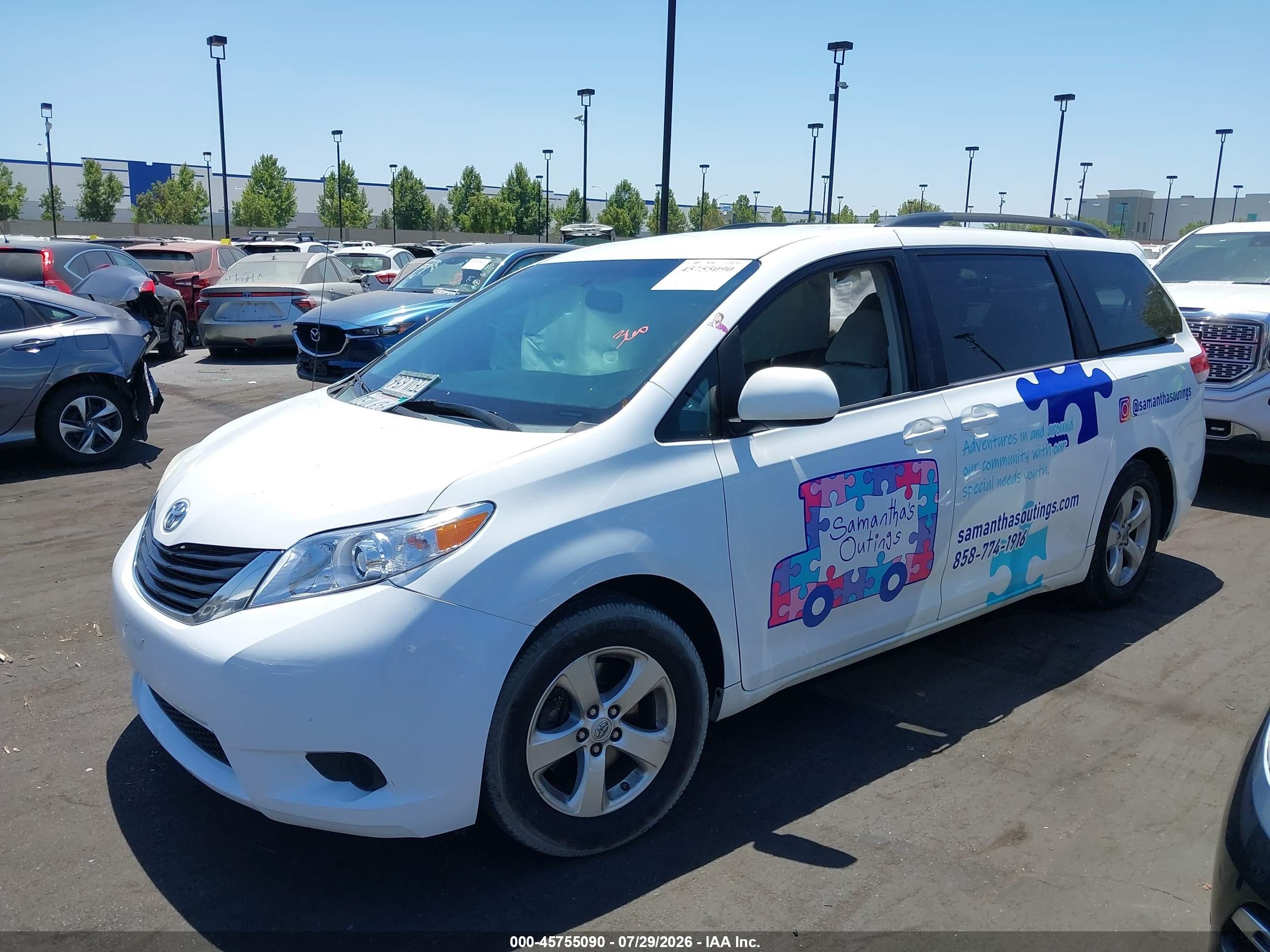 2014 Toyota Sienna Le V6 8 Passenger White vin: 5TDKK3DC1ES467053