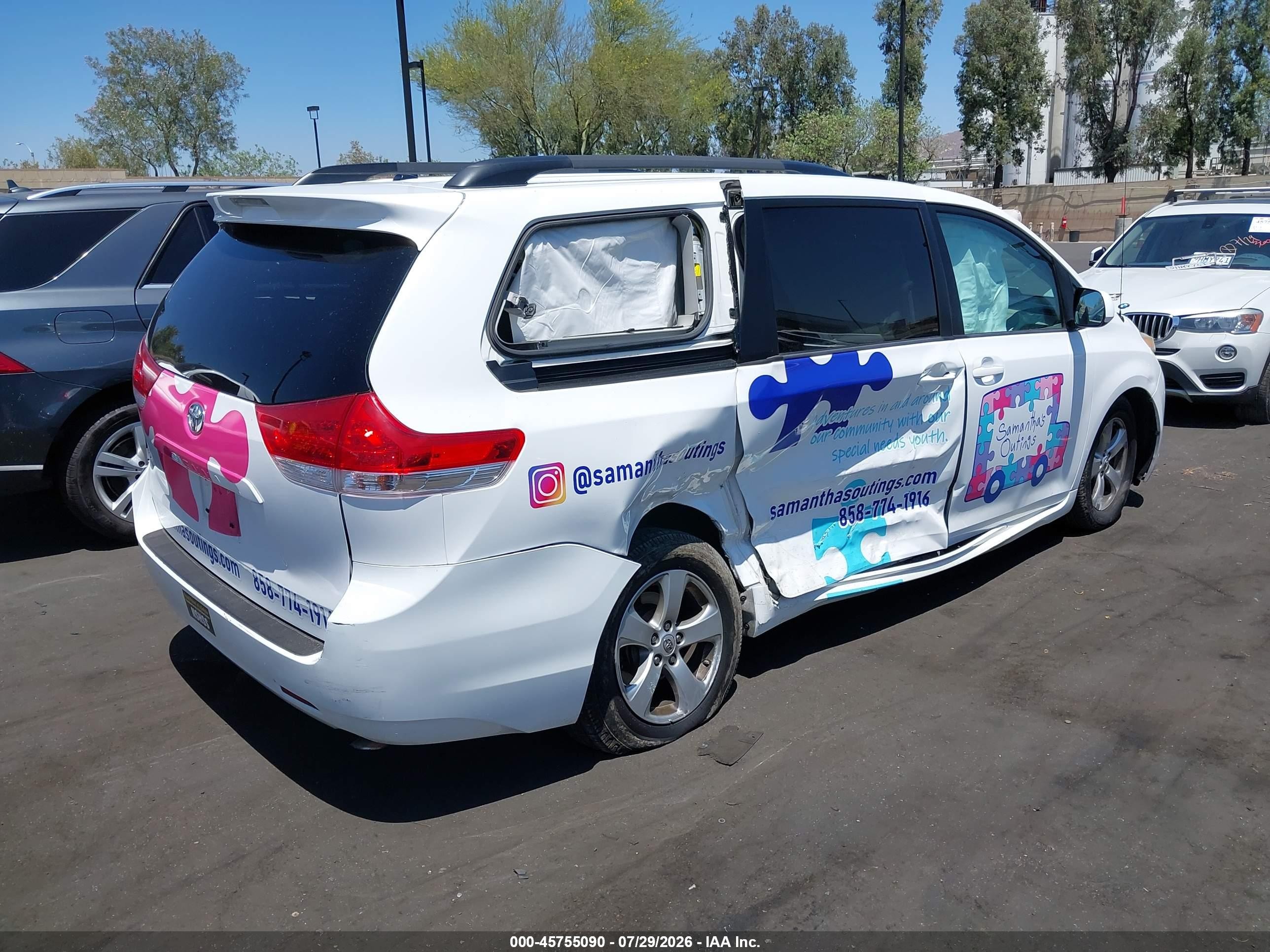 2014 Toyota Sienna Le V6 8 Passenger White vin: 5TDKK3DC1ES467053
