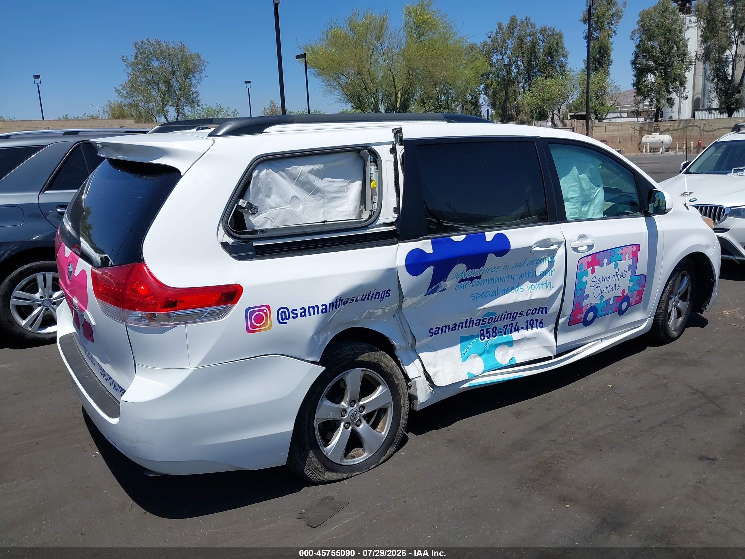 2014 Toyota Sienna Le V6 8 Passenger White vin: 5TDKK3DC1ES467053