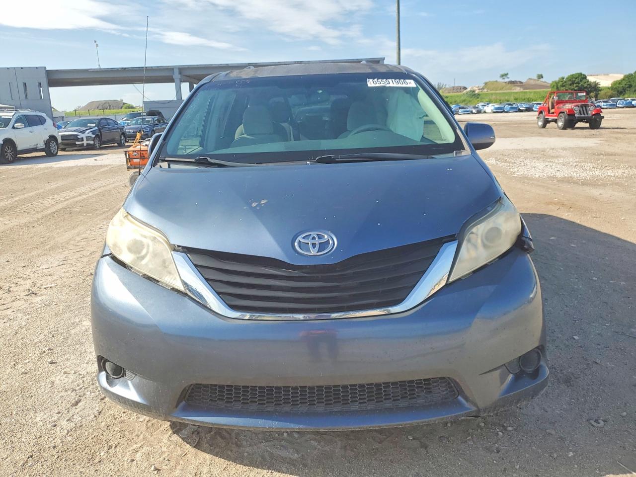 2014 Toyota Sienna Le Blue vin: 5TDKK3DC1ES479462