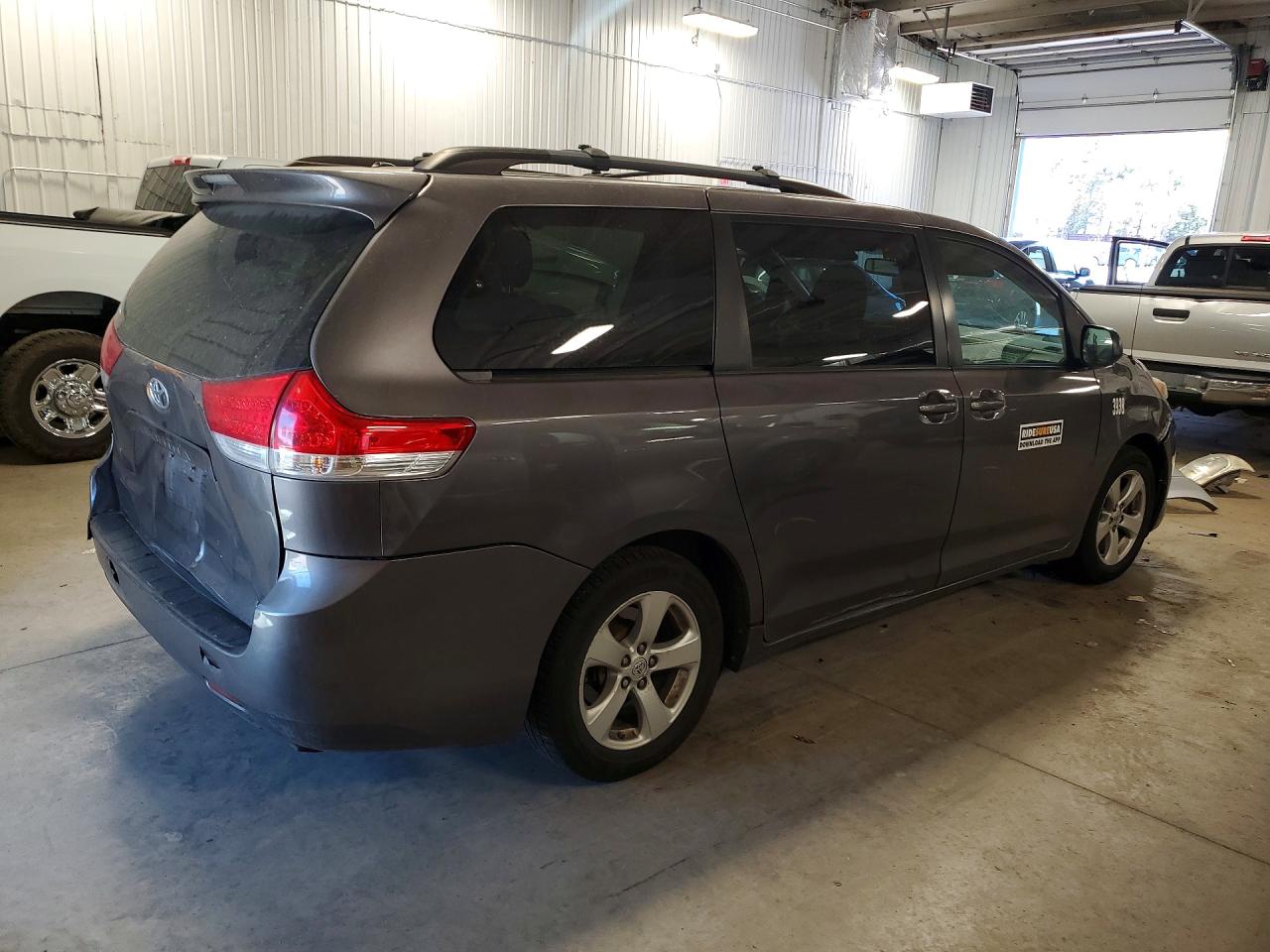 2014 Toyota Sienna Le Gray vin: 5TDKK3DC1ES485536