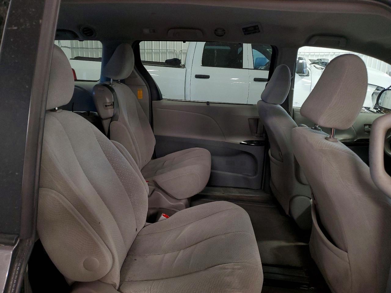 2014 Toyota Sienna Le Gray vin: 5TDKK3DC1ES485536