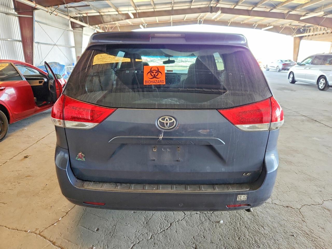 2014 Toyota Sienna Le Blue vin: 5TDKK3DC1ES498920