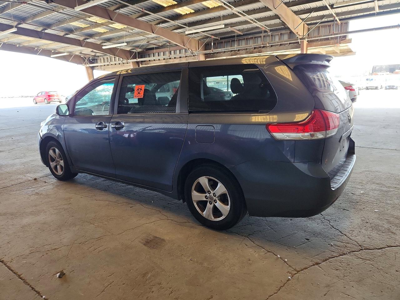 2014 Toyota Sienna Le Blue vin: 5TDKK3DC1ES498920